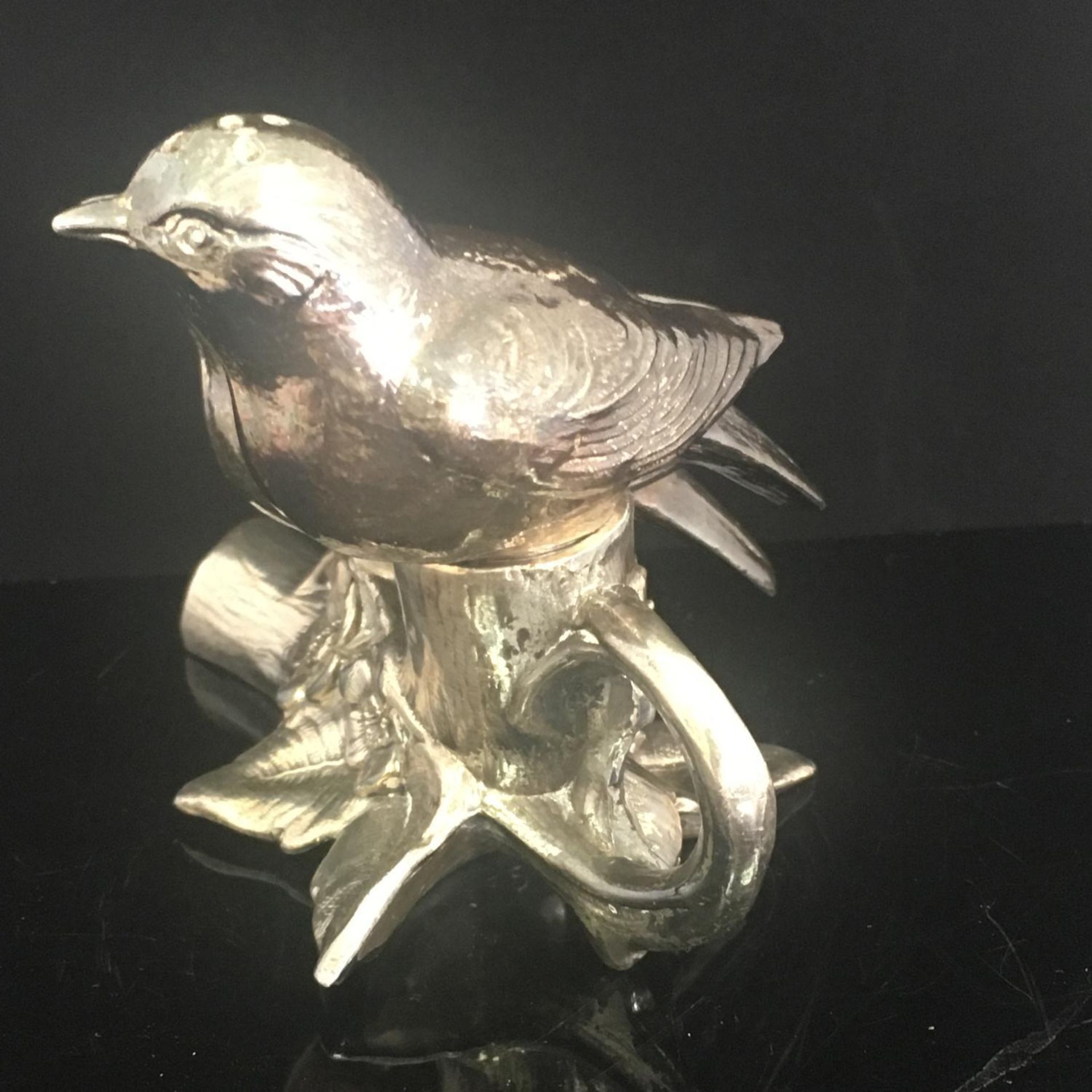 VINTAGE WEIDLICH BROS LOVE BIRDS SALT & PEPPER SHAKERS ON TREE STAND SILVER PLATED. Very - Image 3 of 5