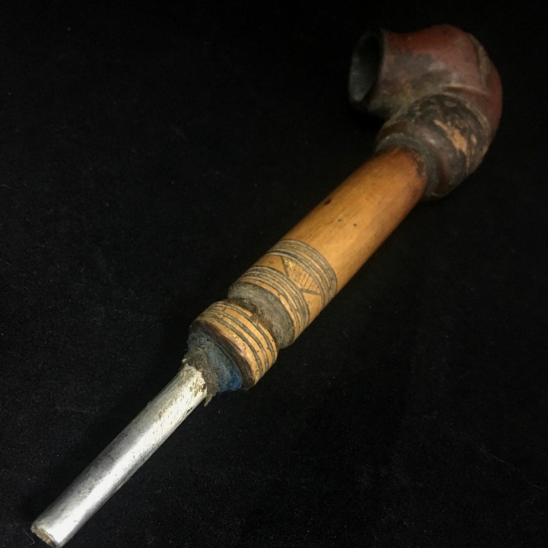 African pipe. Measuring 17cm. The hammer price includes free packing and shipping to UK addresses - Image 2 of 2
