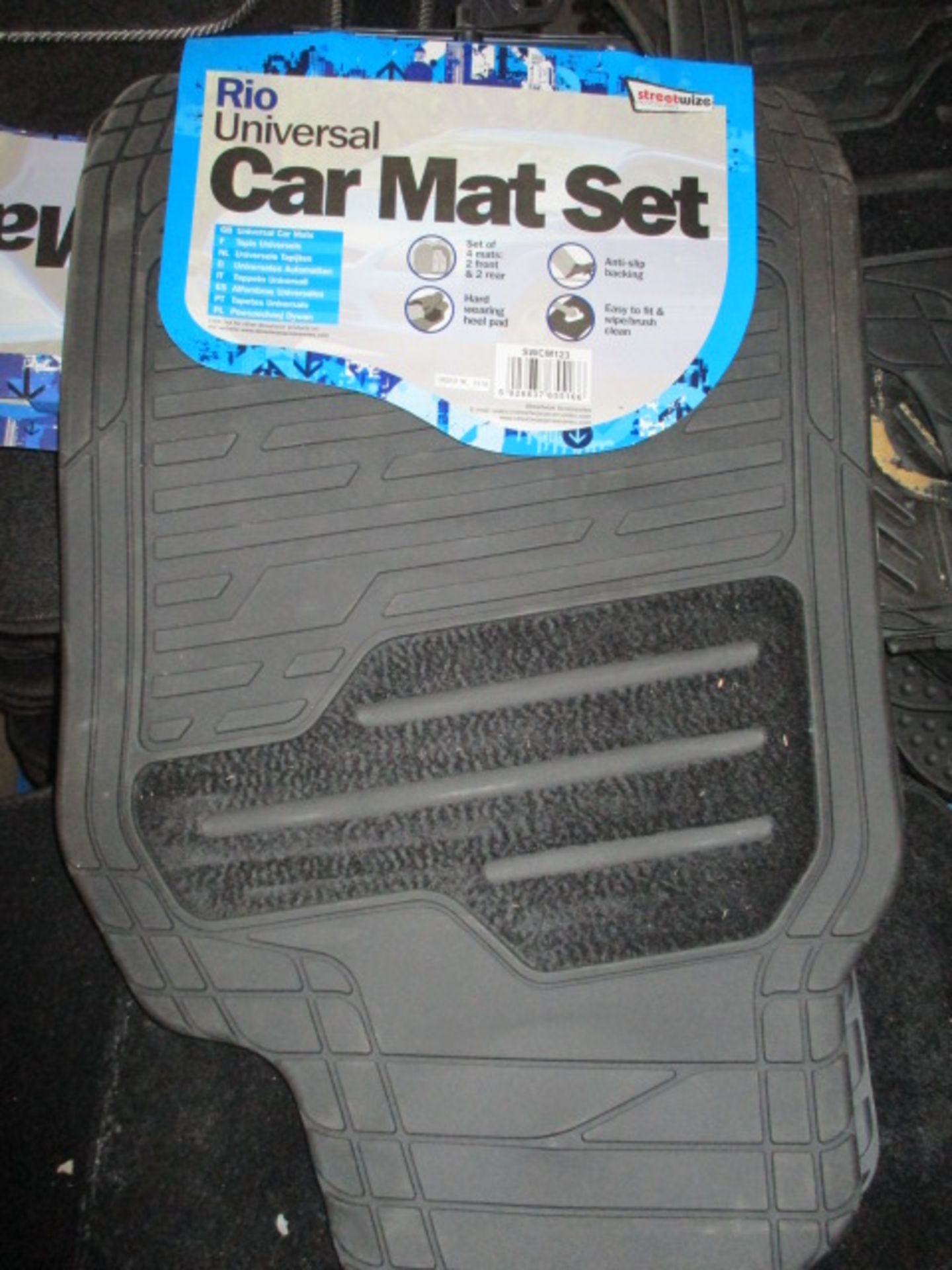 10. x NEW AND UNUSED sets Heavy duty Rubber / rubber Carpet style 4 pc mat set - will be mixed - Image 2 of 2