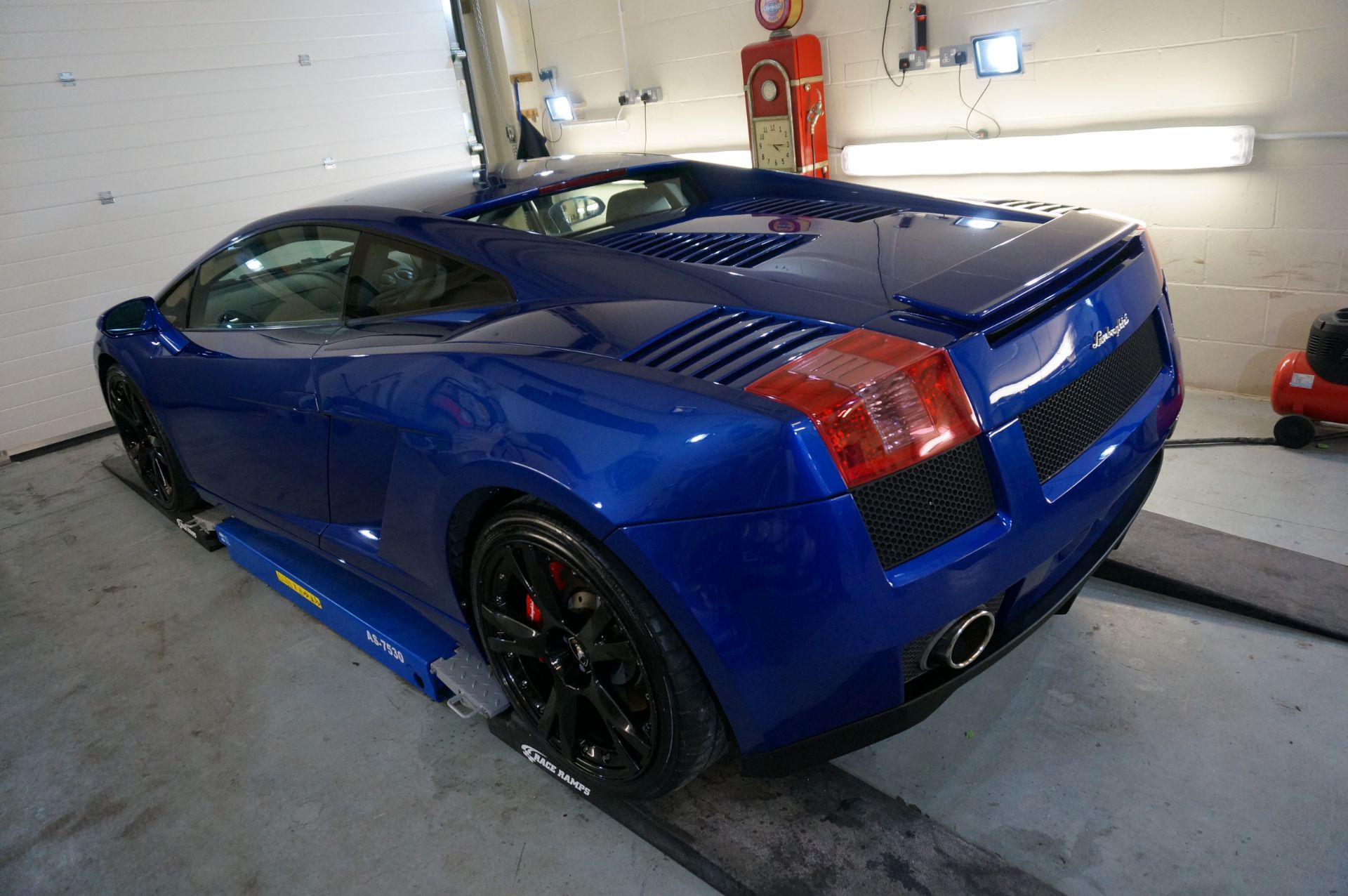 2004 Lamborghini Gallardo 5.0 V10 4WD With Manual Gearbox In Caelum Blue - Image 16 of 29