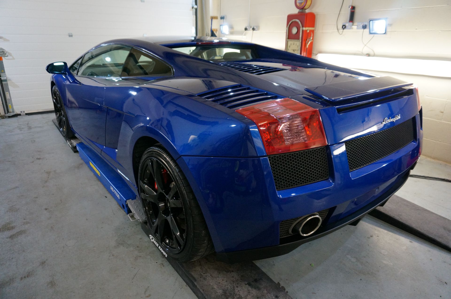 2004 Lamborghini Gallardo 5.0 V10 4WD With Manual Gearbox In Caelum Blue - Image 19 of 29