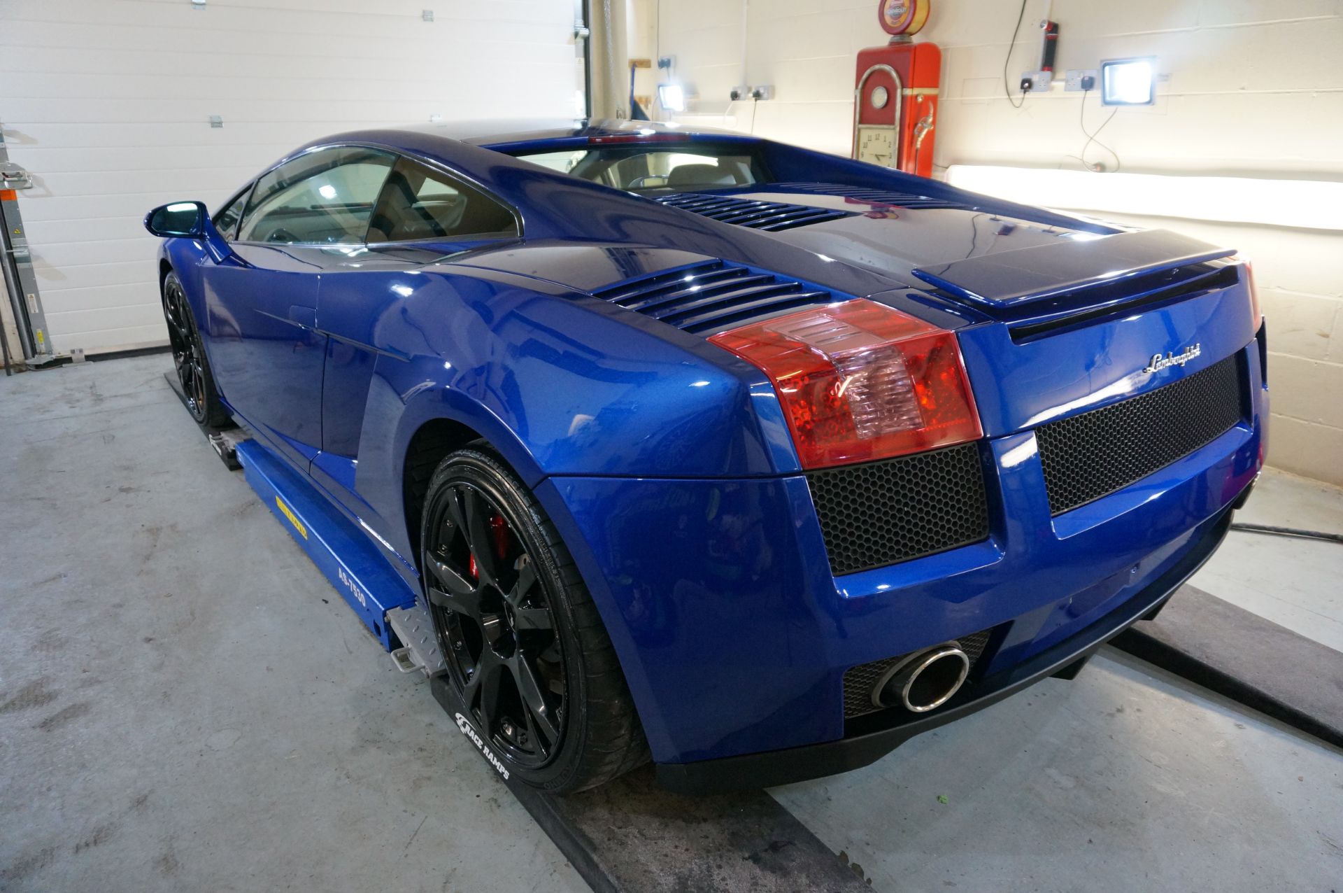 2004 Lamborghini Gallardo 5.0 V10 4WD With Manual Gearbox In Caelum Blue - Image 17 of 29