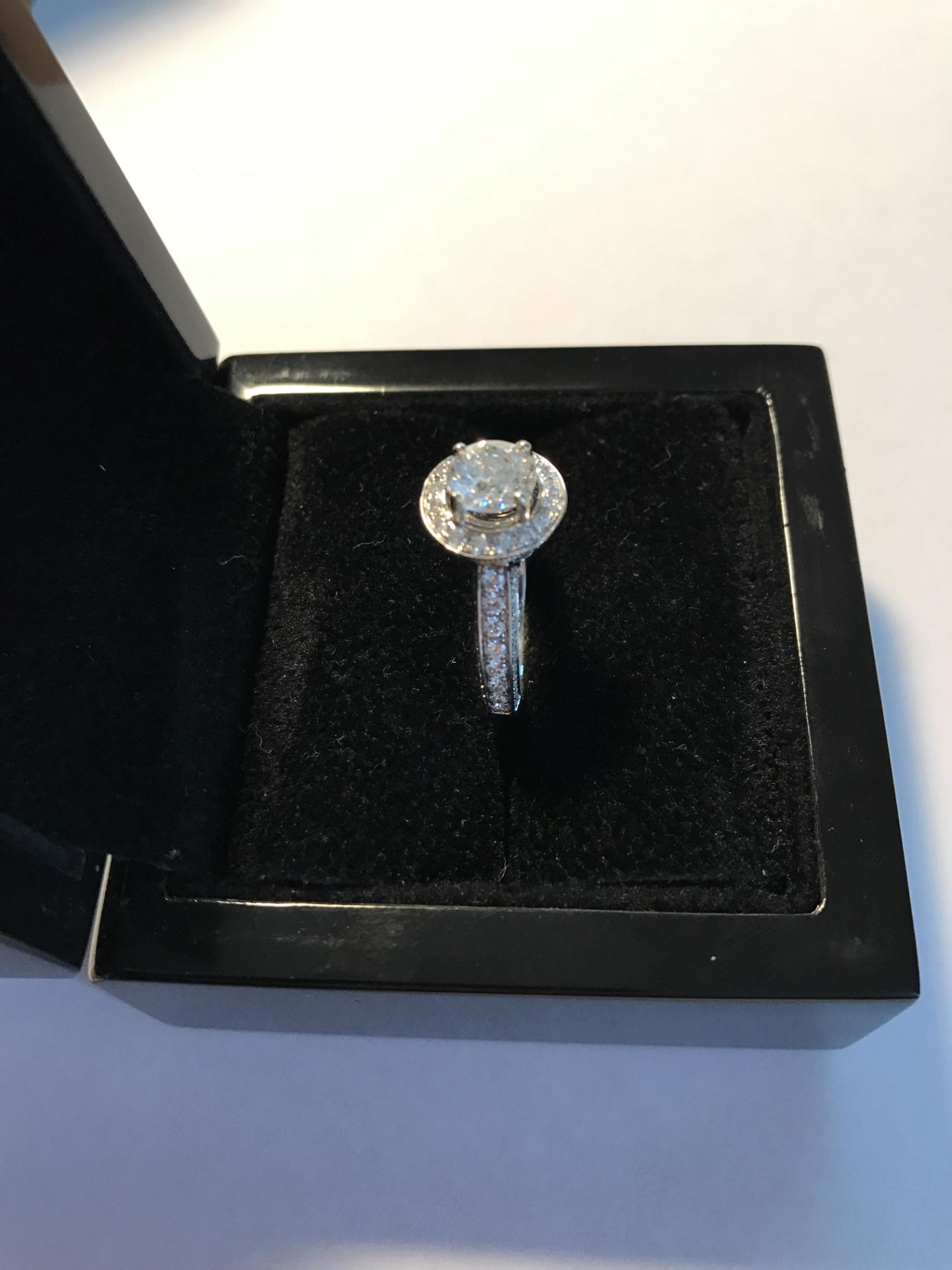 18 Carat White Gold Diamond Engagement Ring - Unworn 10/10 Condition - Image 17 of 18