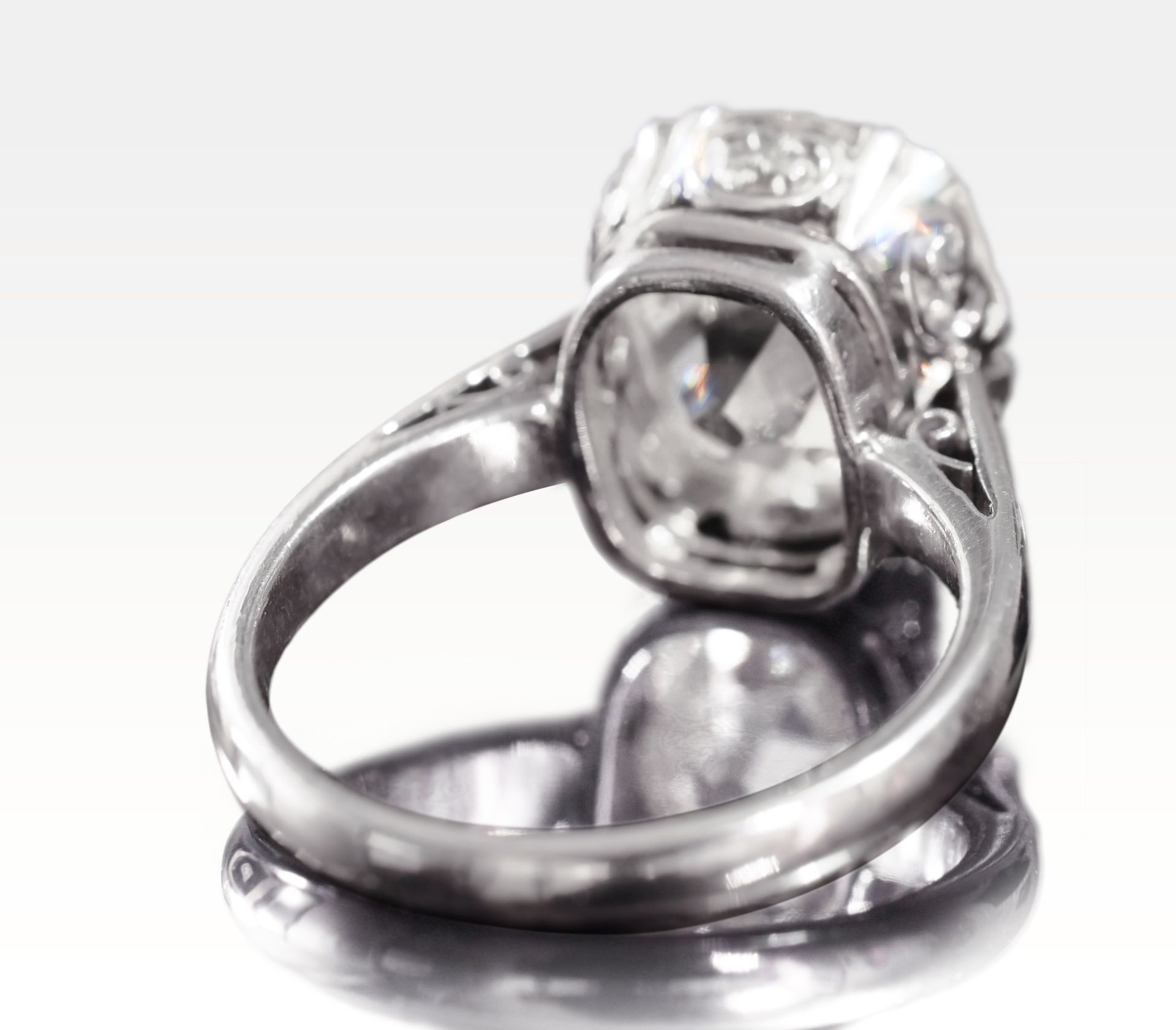 6.89 CARAT DIAMOND SOLITAIRE RING - Image 2 of 7