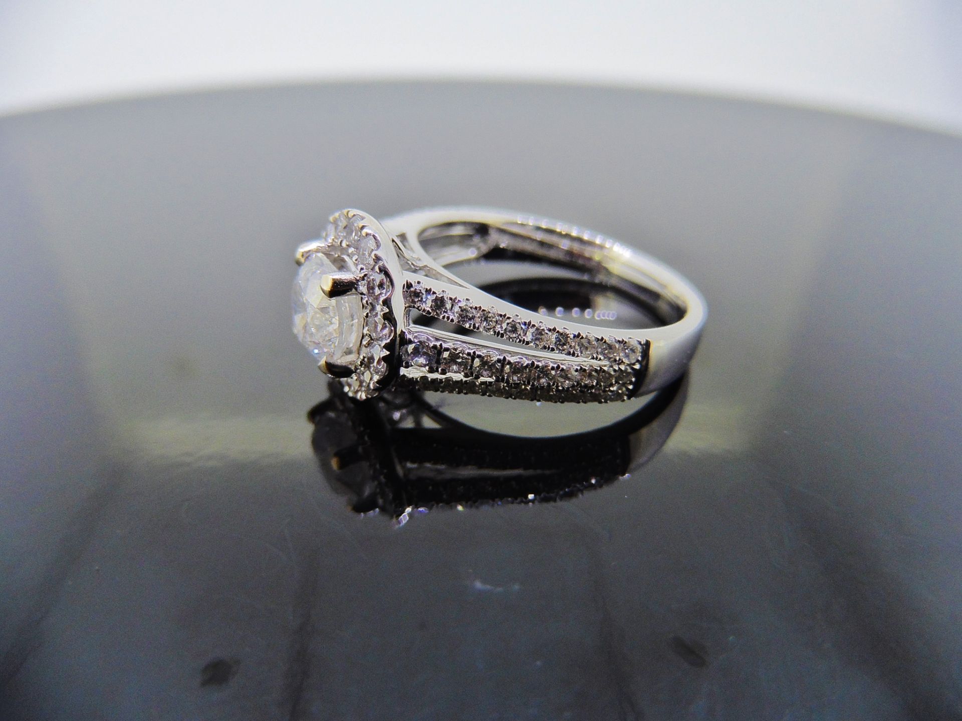 0.96ct diamond set solitaire ring set with a brilliant cut diamond in the centre weighing 0.96ct - Image 3 of 5