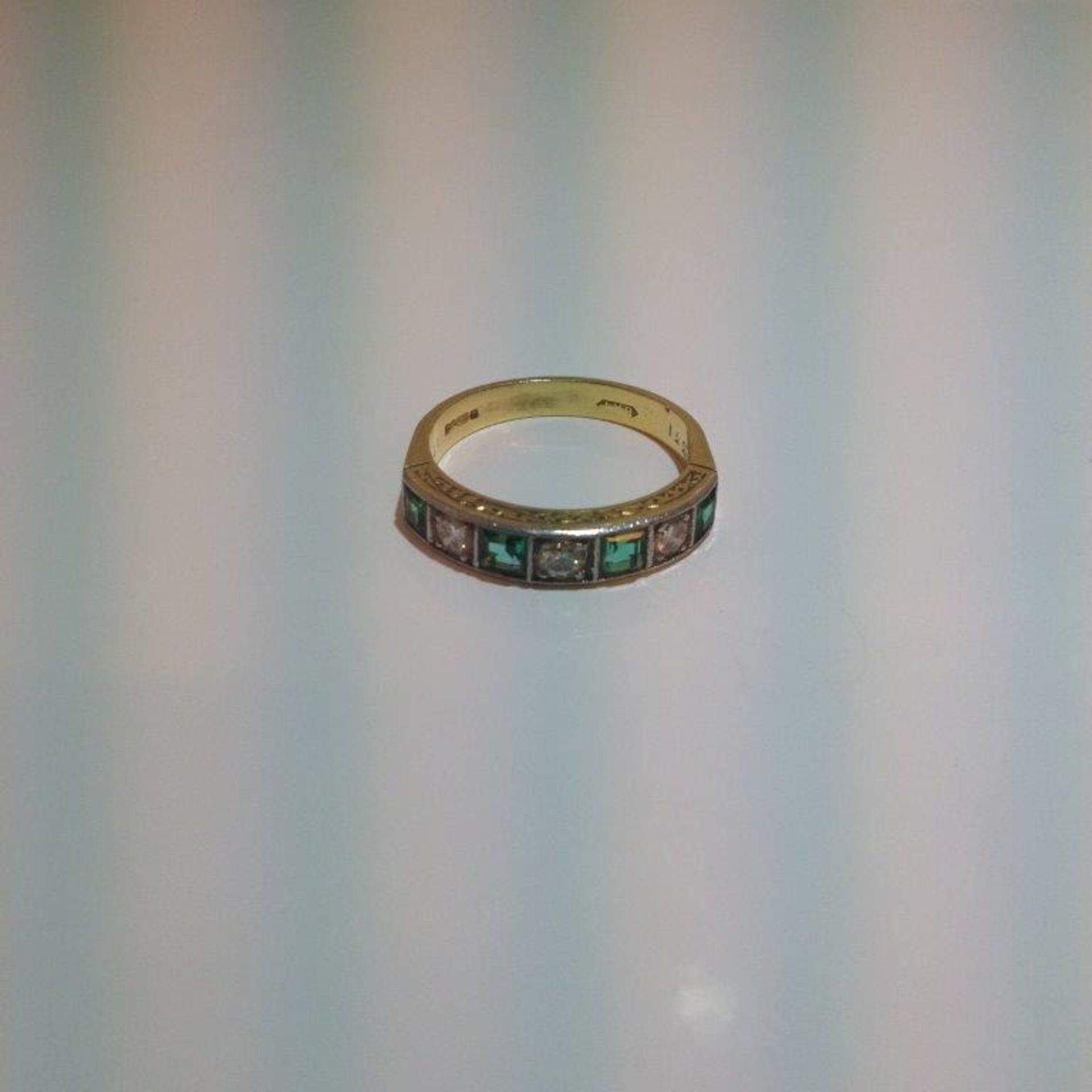 Pre owned 18ct yellow gold Diamond and Emerald 7 stone Eternity Ring - Image 3 of 4