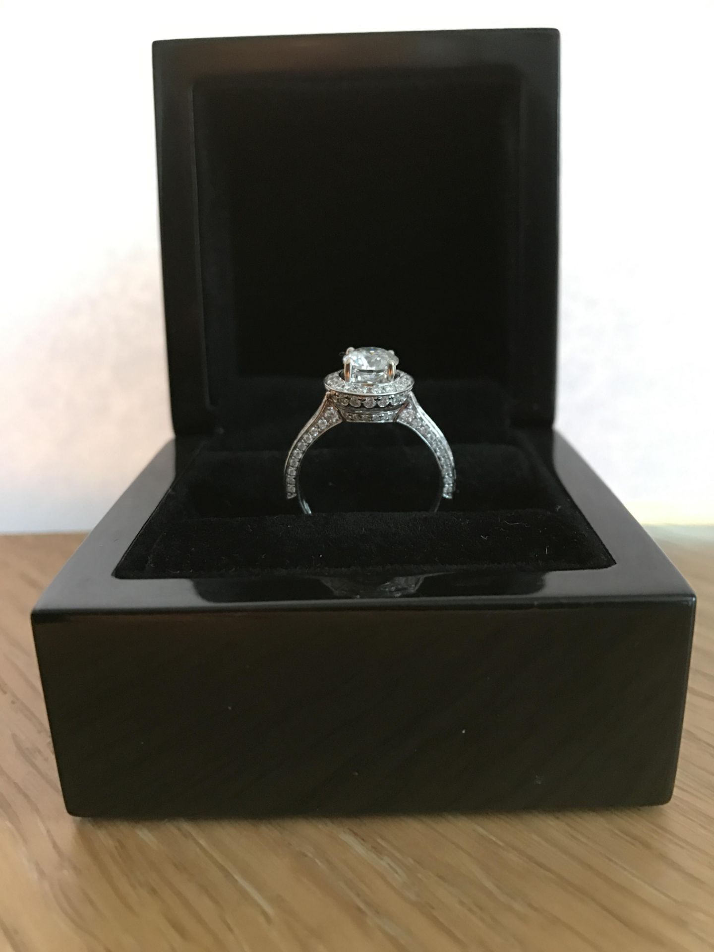 18 Carat White Gold Diamond Engagement Ring - Unworn 10/10 Condition - Image 12 of 18