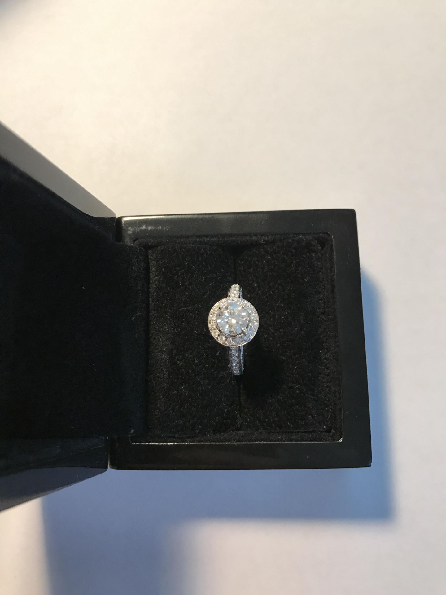 18 Carat White Gold Diamond Engagement Ring - Unworn 10/10 Condition - Image 18 of 18