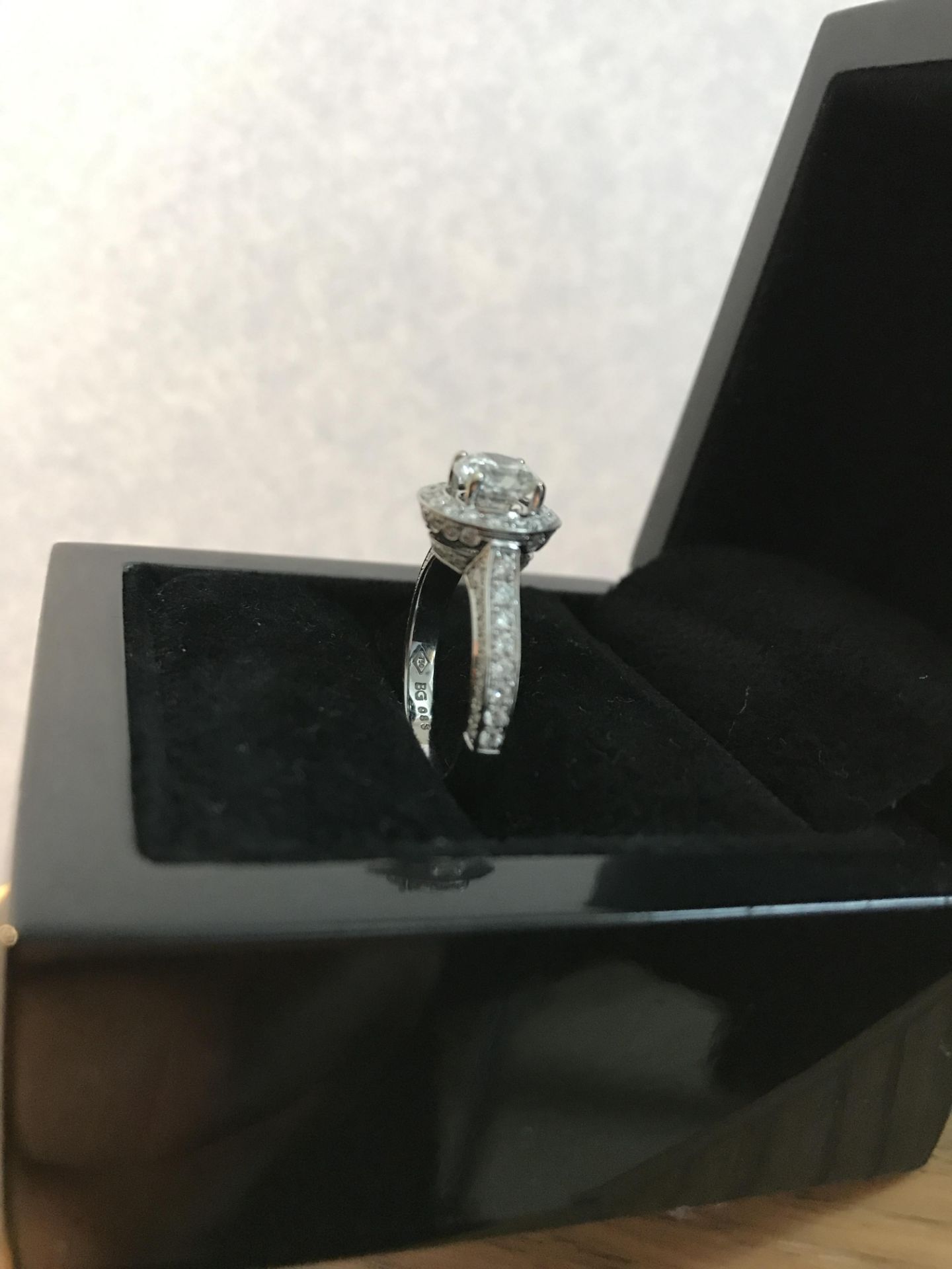 18 Carat White Gold Diamond Engagement Ring - Unworn 10/10 Condition - Image 14 of 18