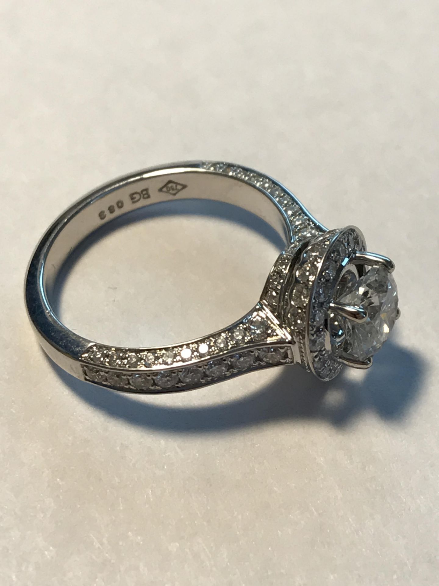 18 Carat White Gold Diamond Engagement Ring - Unworn 10/10 Condition - Image 3 of 18