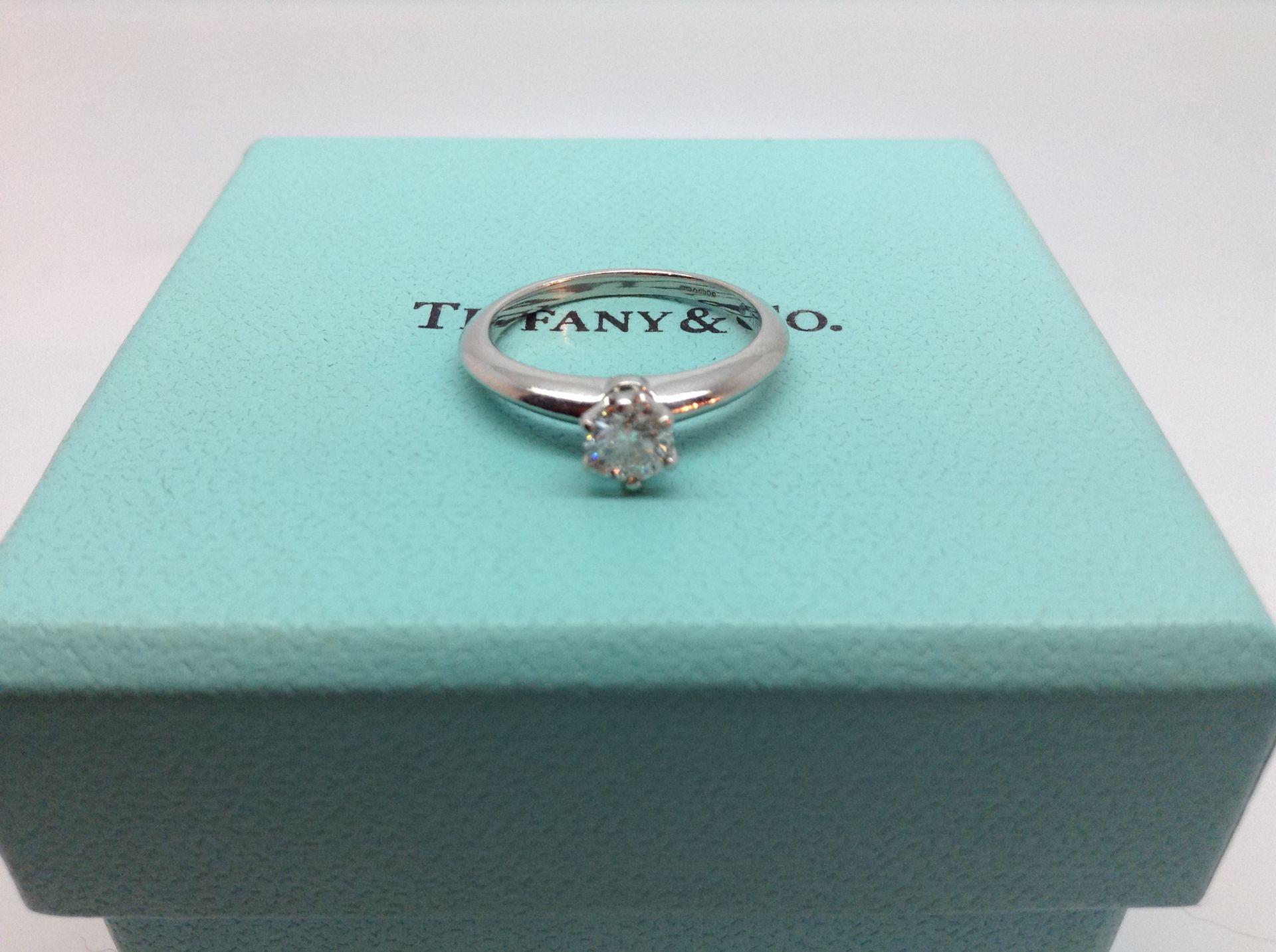 Tiffany & Co, Classic Round Brilliant Cut Diamond Platinum Engagement Ring 0.32 ct with Tiffany Box