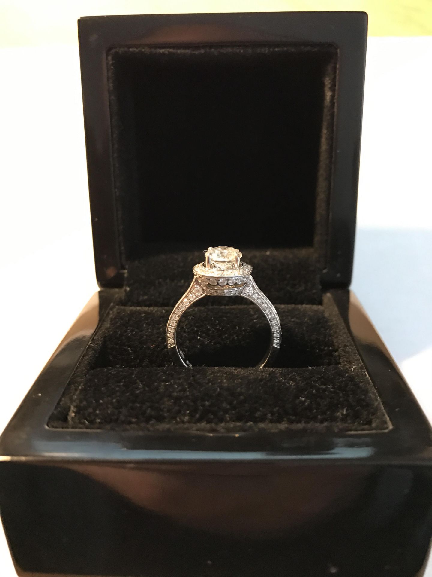 18 Carat White Gold Diamond Engagement Ring - Unworn 10/10 Condition - Image 15 of 18