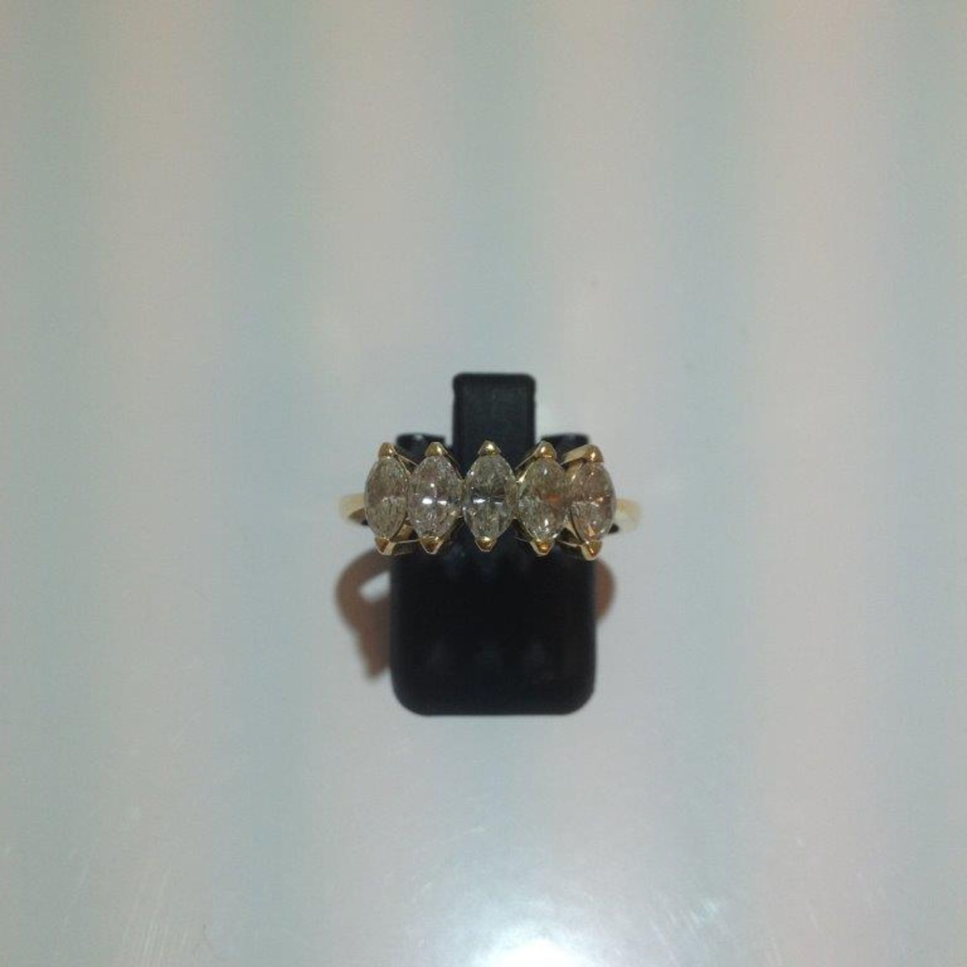 Pre owned 18ct Yellow gold 5 stone marquise shape Diamond ring - Image 3 of 6