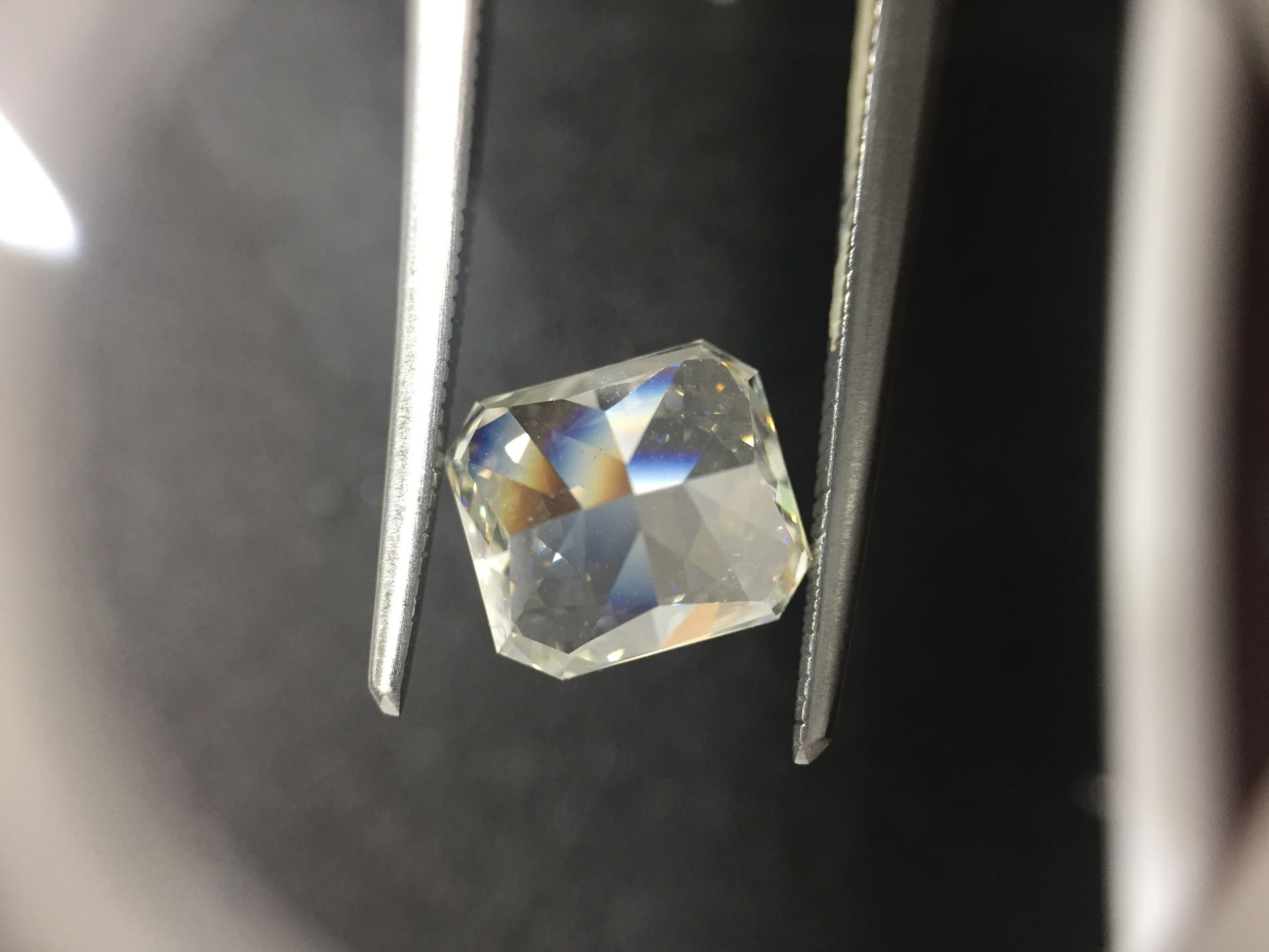 2.03ct radiant cut diamond. K colour, VS1 clarity. No certification. Valued at £17355 - Image 2 of 3