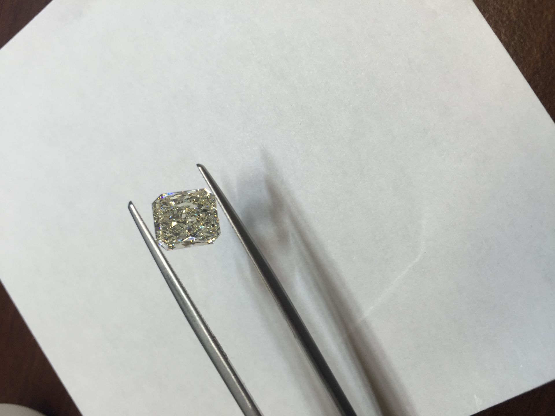2.03ct radiant cut diamond. K colour, VS1 clarity. No certification. Valued at £17355 - Image 3 of 3