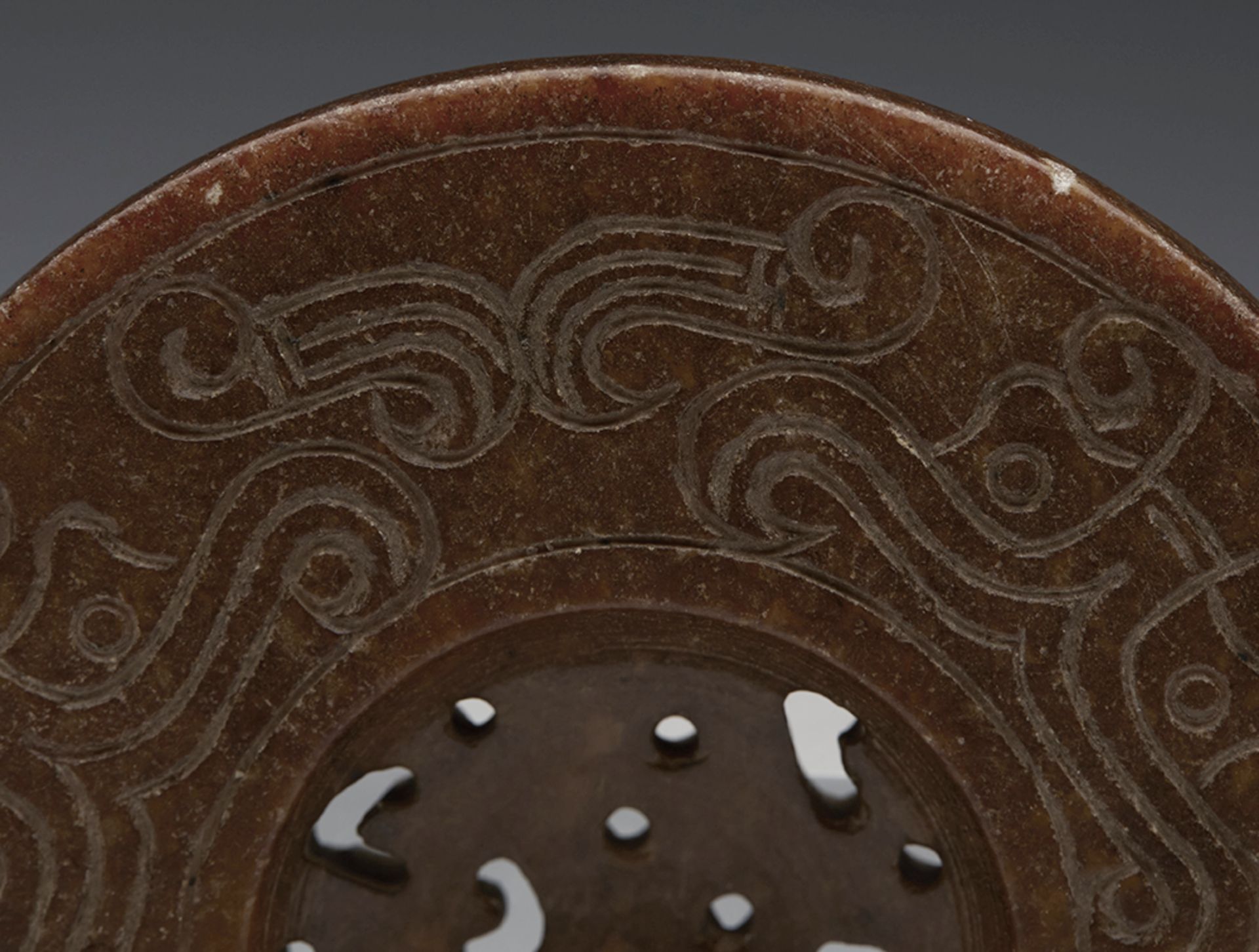 ANTIQUE CHINESE HARDSTONE DISC WITH DRAGONS C.1900 - Image 6 of 7