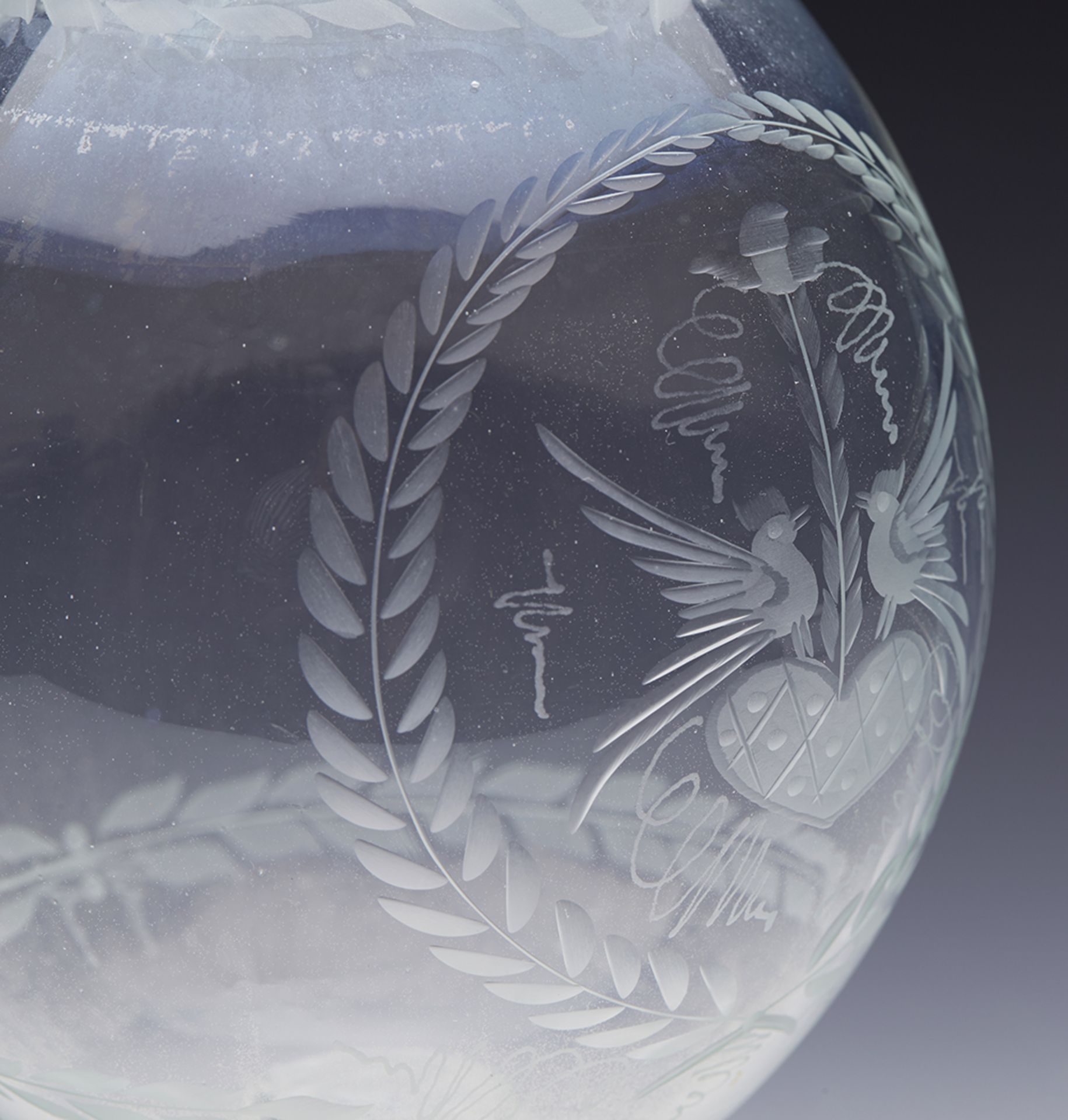 ANTIQUE GLASS MARRIAGE CARAFE ENGRAVED WITH LOVE BIRDS 19TH C. - Image 9 of 14