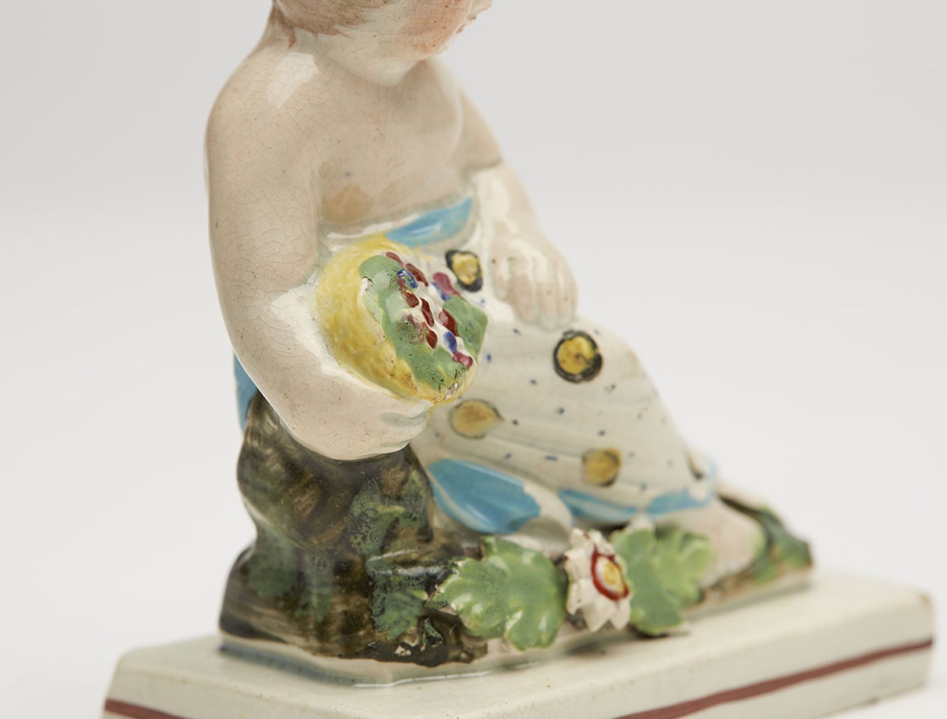 ANTIQUE STAFFORDSHIRE PEARLWARE RECLINING LADY FIGURE c1800 - Image 4 of 8