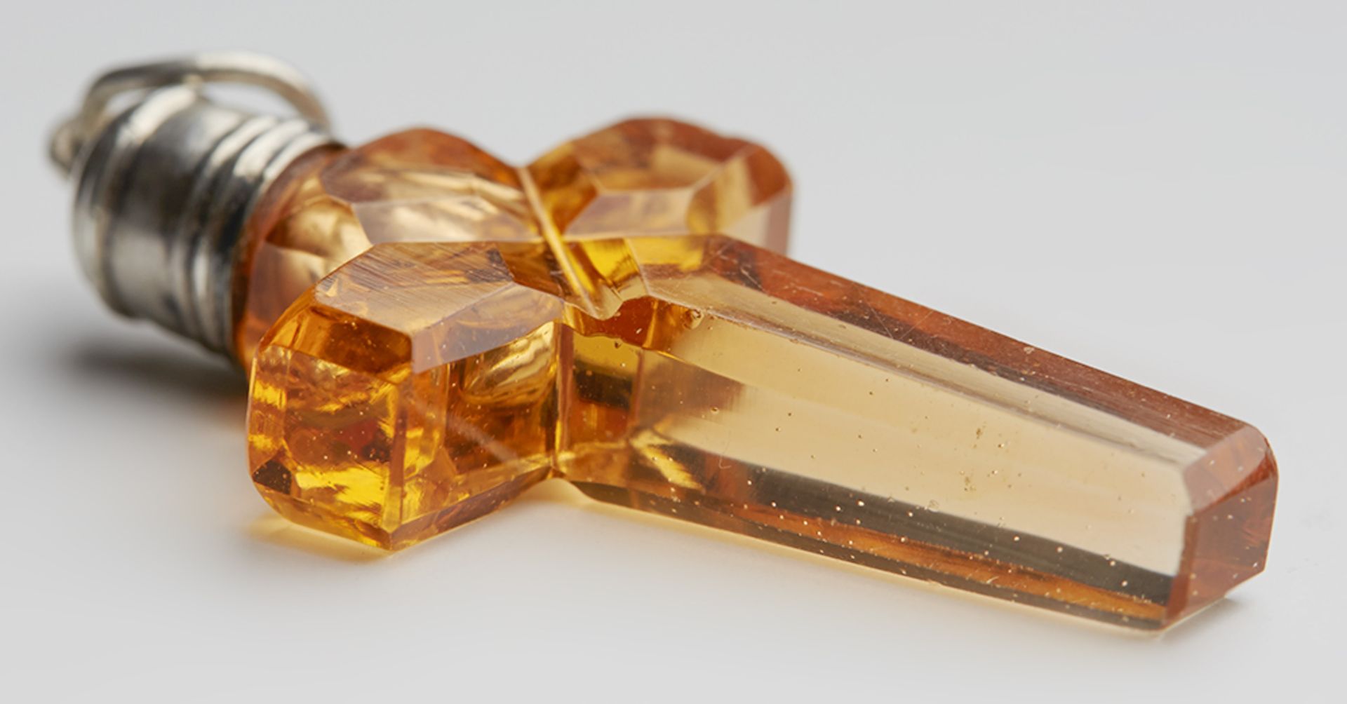 ANTIQUE GLASS CROSS SHAPED MINIATURE SCENT BOTTLE c.1840 - Image 6 of 8