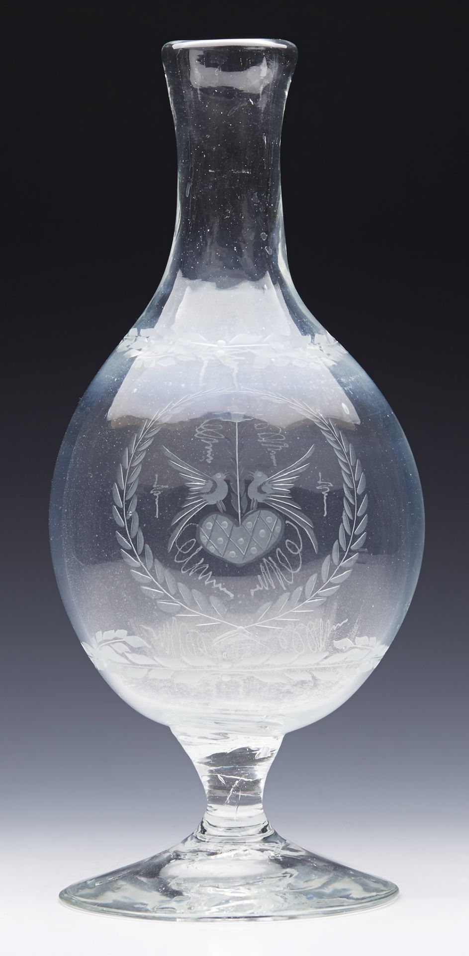 ANTIQUE GLASS MARRIAGE CARAFE ENGRAVED WITH LOVE BIRDS 19TH C. - Image 5 of 14