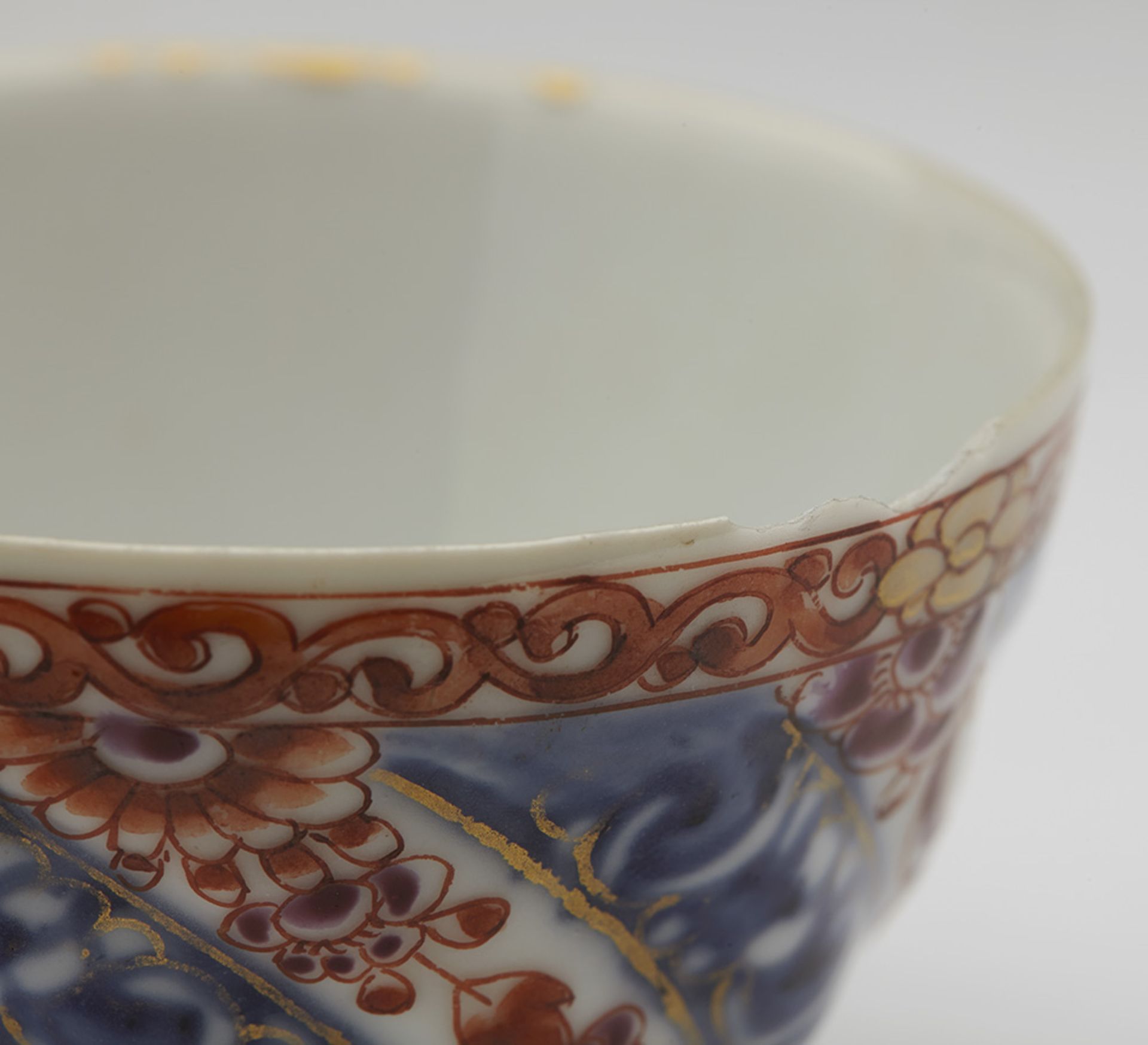 ANTIQUE CHINESE KANGXI QUEEN CHARLOTTE PATTERN TEA BOWL & SAUCER 18TH C. - Image 6 of 10