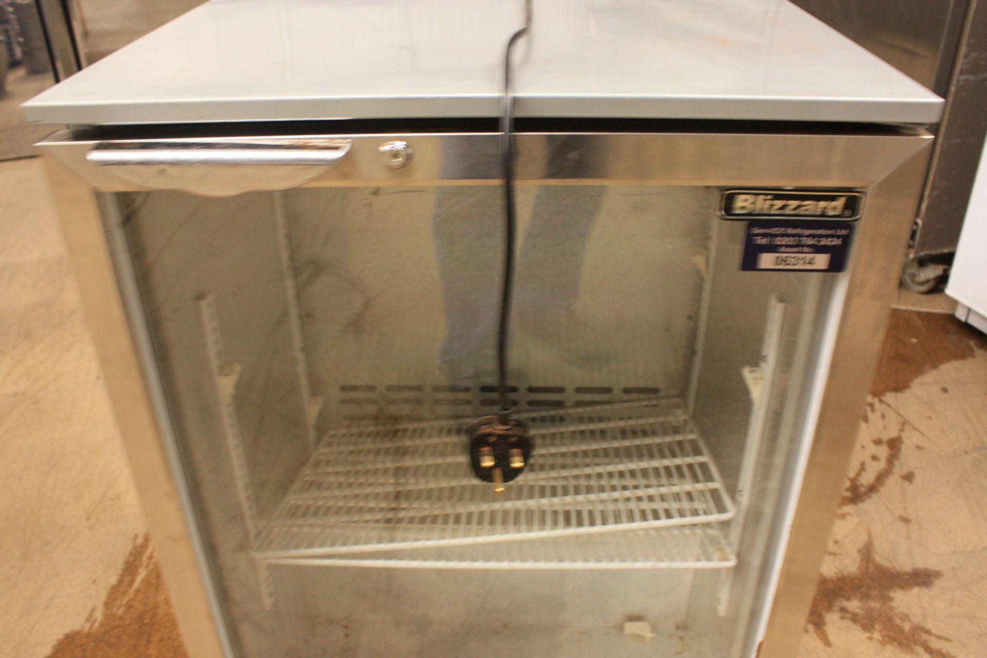Blizzard single double bottle fridge. Size: width 600mm x 500mm deep x 900mm high - Image 2 of 2
