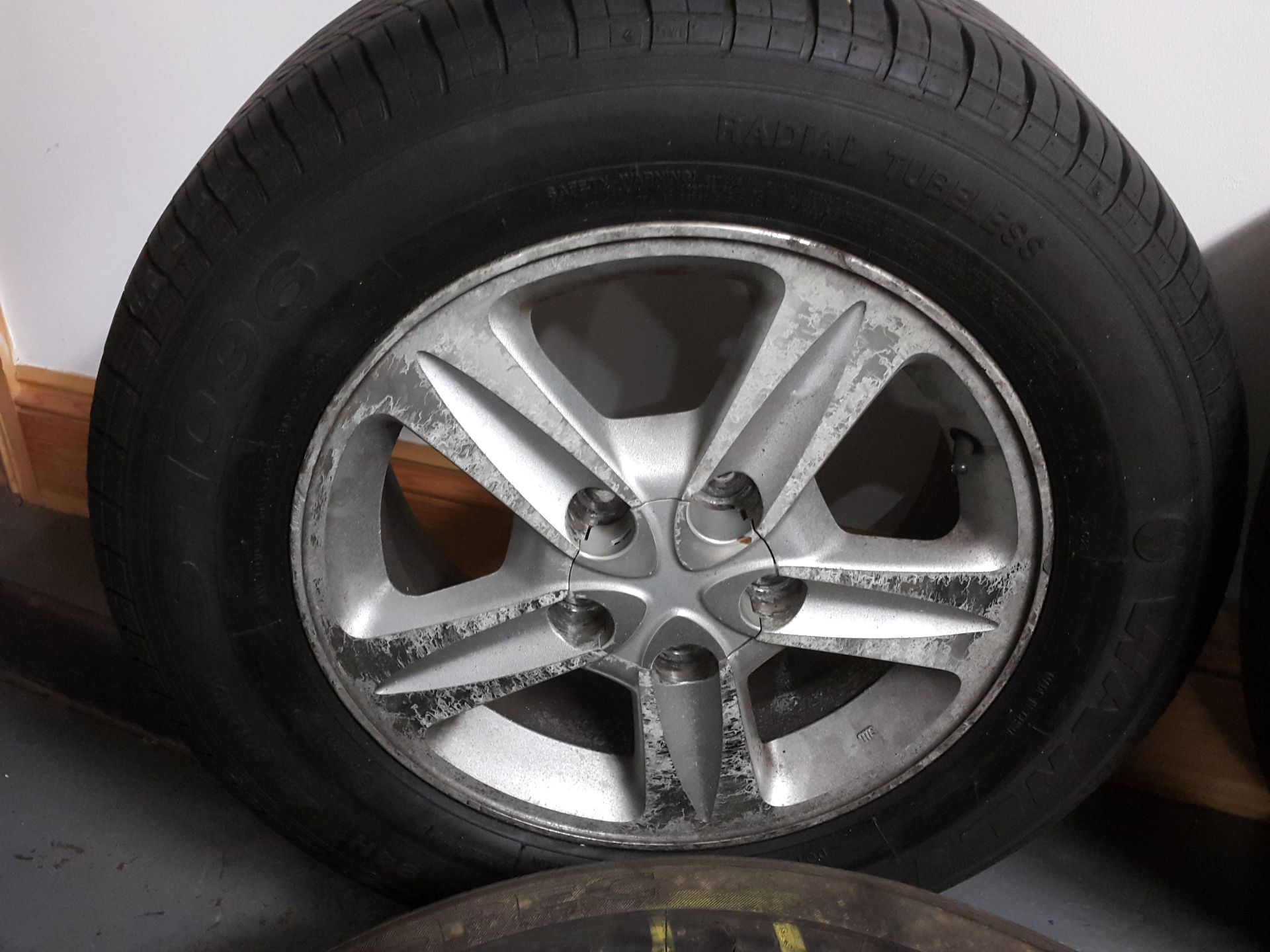 5 X TOYOTA PREVIA 15" ALLOY WHEELS WITH TYRES 205/65/15 (2 GOODYEAR 2 OTHERS) - Image 2 of 11