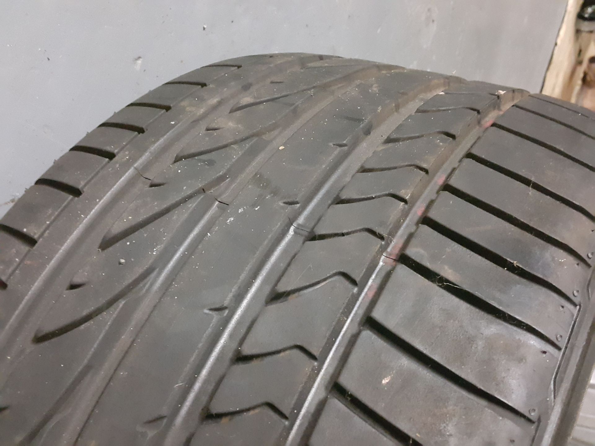 1 X BRIDGESTONE POTENZA RUN FLAT TYRE AS NEW 275/35/R19 - Image 2 of 2