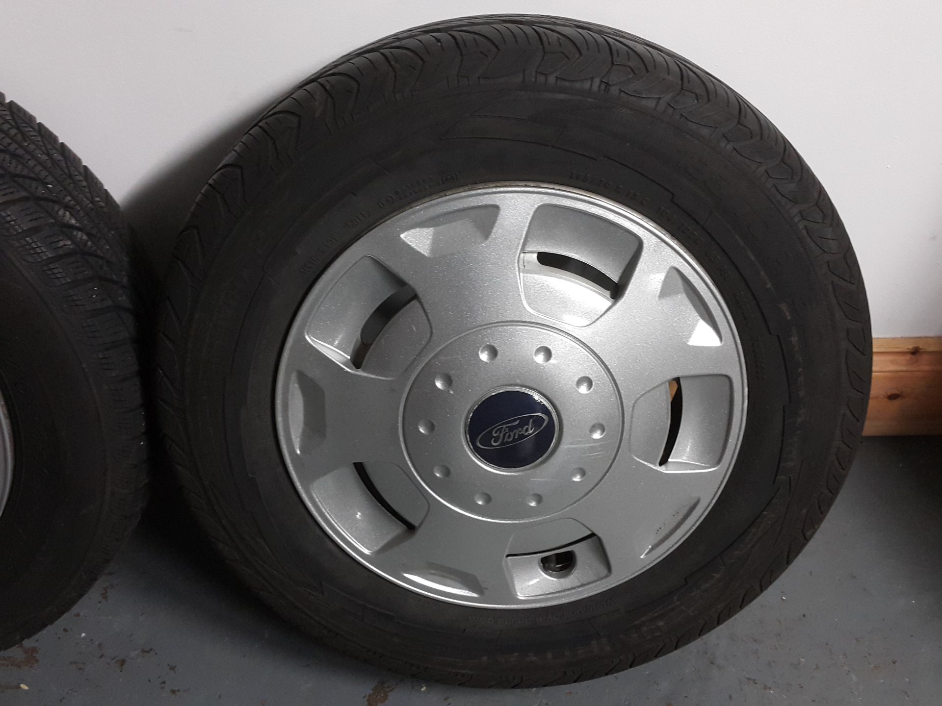 4 X FORD TRANSIT 15" STEEL RIMS WITH TYRES 195/70/R15 (2 UNIROYAL 2 OTHERS) - Bild 6 aus 9