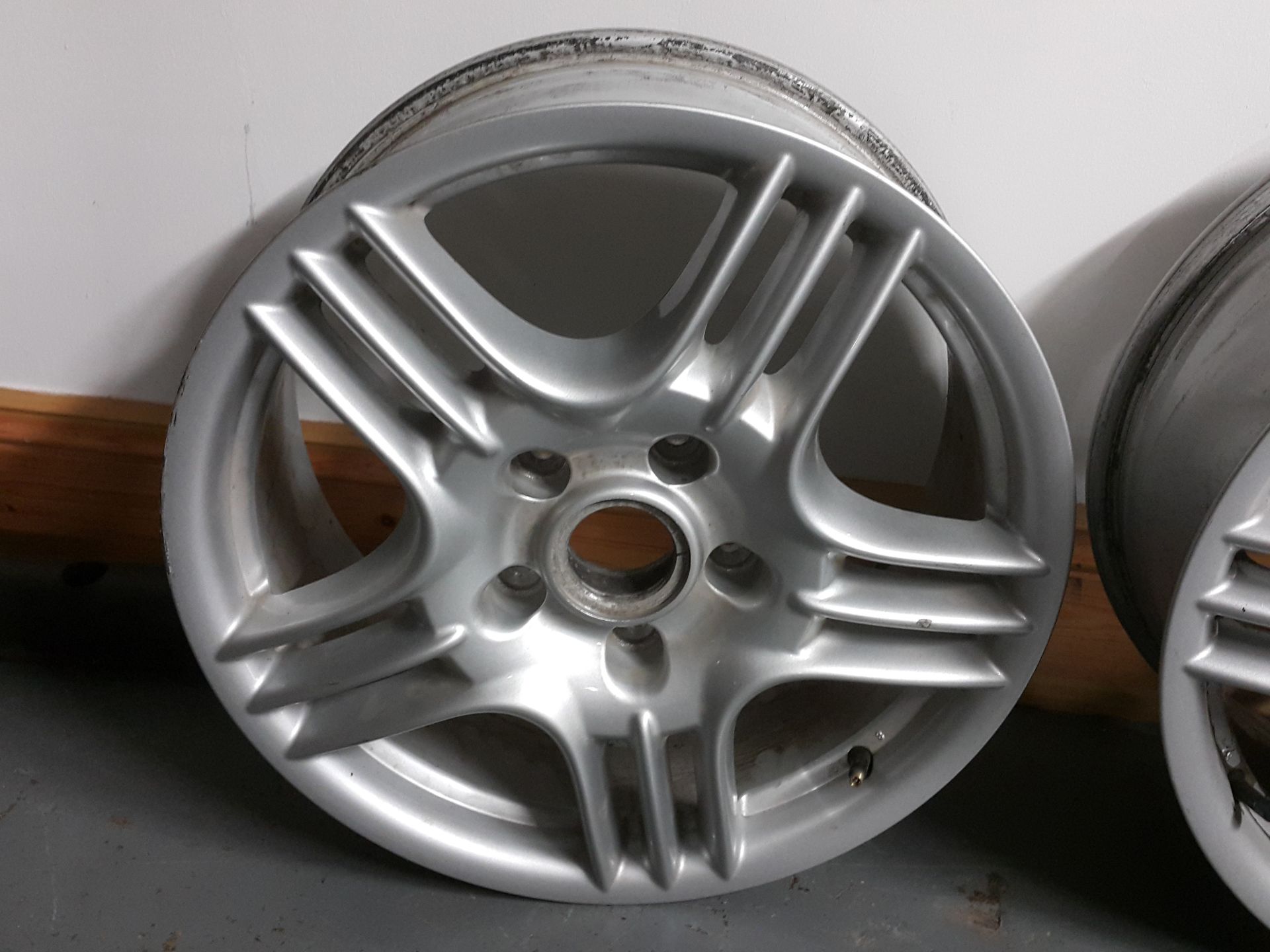 2 X PORSCHE CAYENNE 18" ALLOY WHEELS - Image 2 of 3