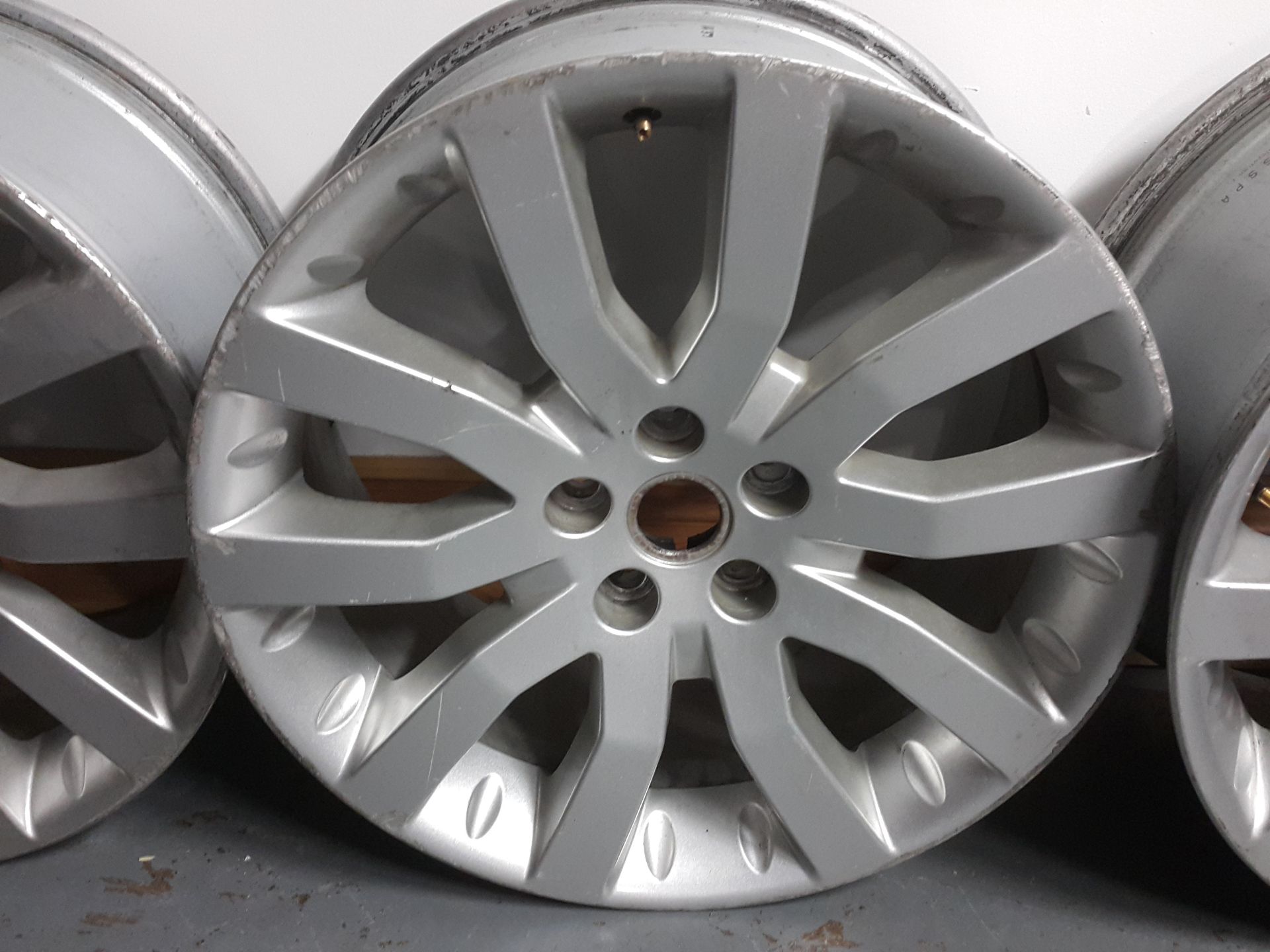 4 X RANGE ROVER SPORT 20" ALLOY WHEELS - Image 4 of 5