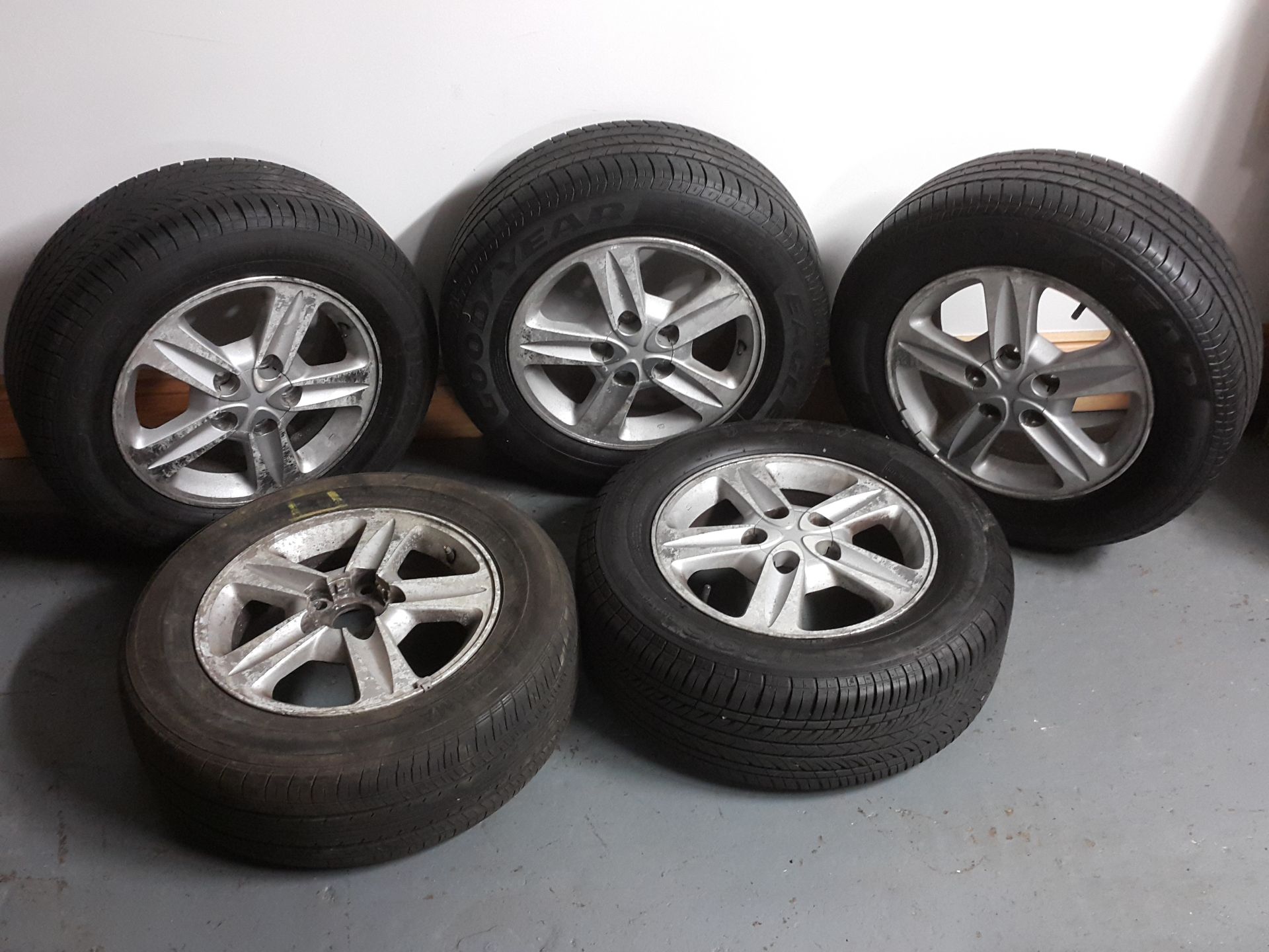 5 X TOYOTA PREVIA 15" ALLOY WHEELS WITH TYRES 205/65/15 (2 GOODYEAR 2 OTHERS)