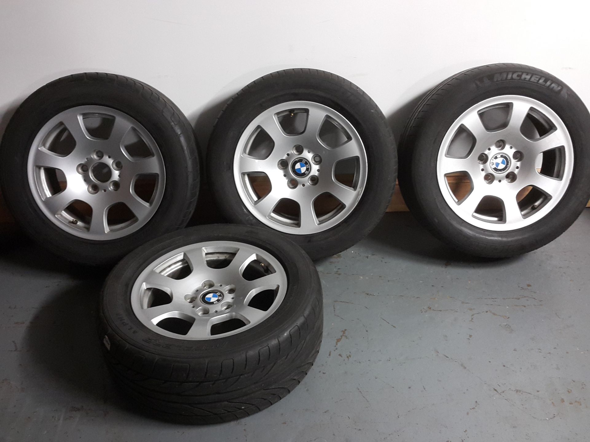 4 X BMW 5 SERIES 16" ALLOY WHEELS WITH TYRES 225/55/R16