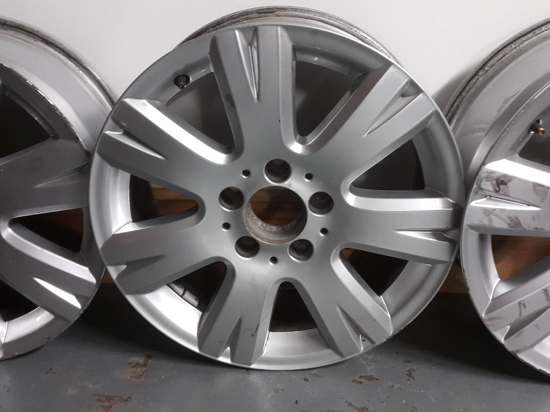 2 X MERCEDES C CLASS W204 16" ALLOY WHEELS - Image 4 of 5