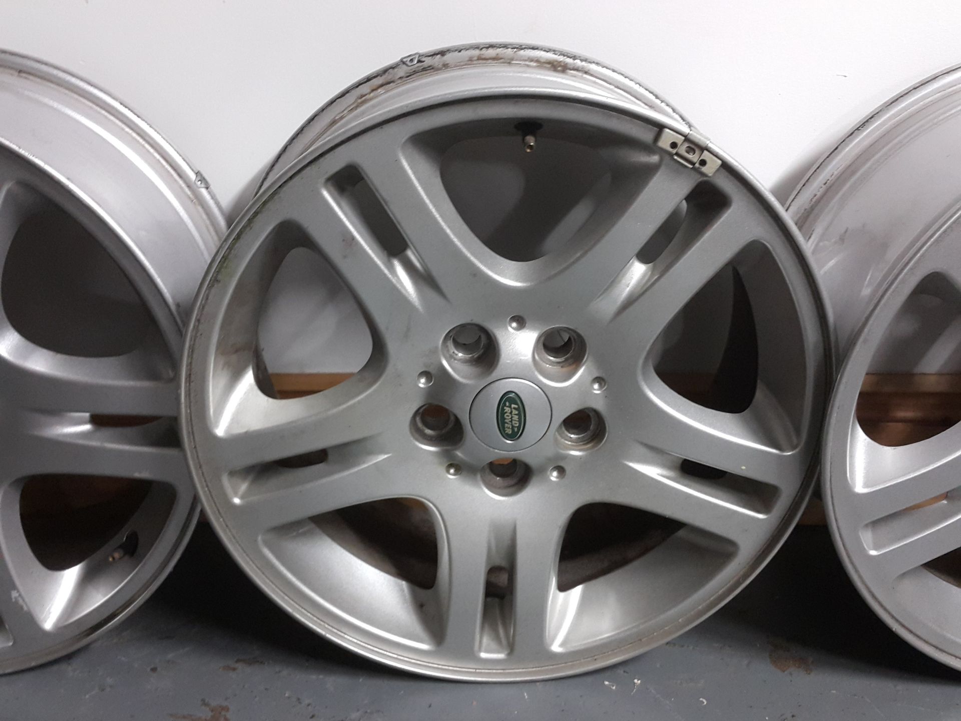 4 X RANGE ROVER SPORT 18" ALLOY WHEELS - Image 4 of 5