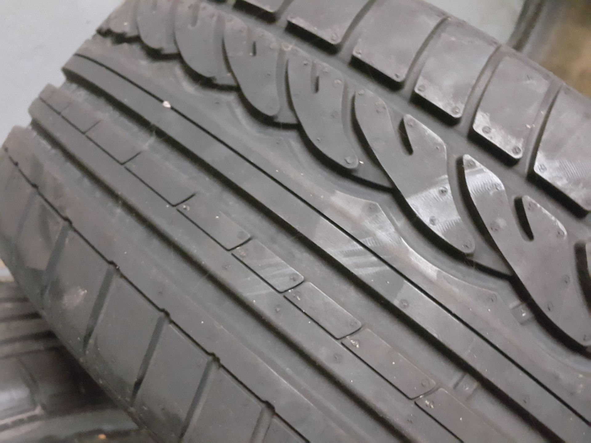 3 X DUNLOP SP SPORT TYRES AS NEW 245/40/ZR19 - Image 3 of 4