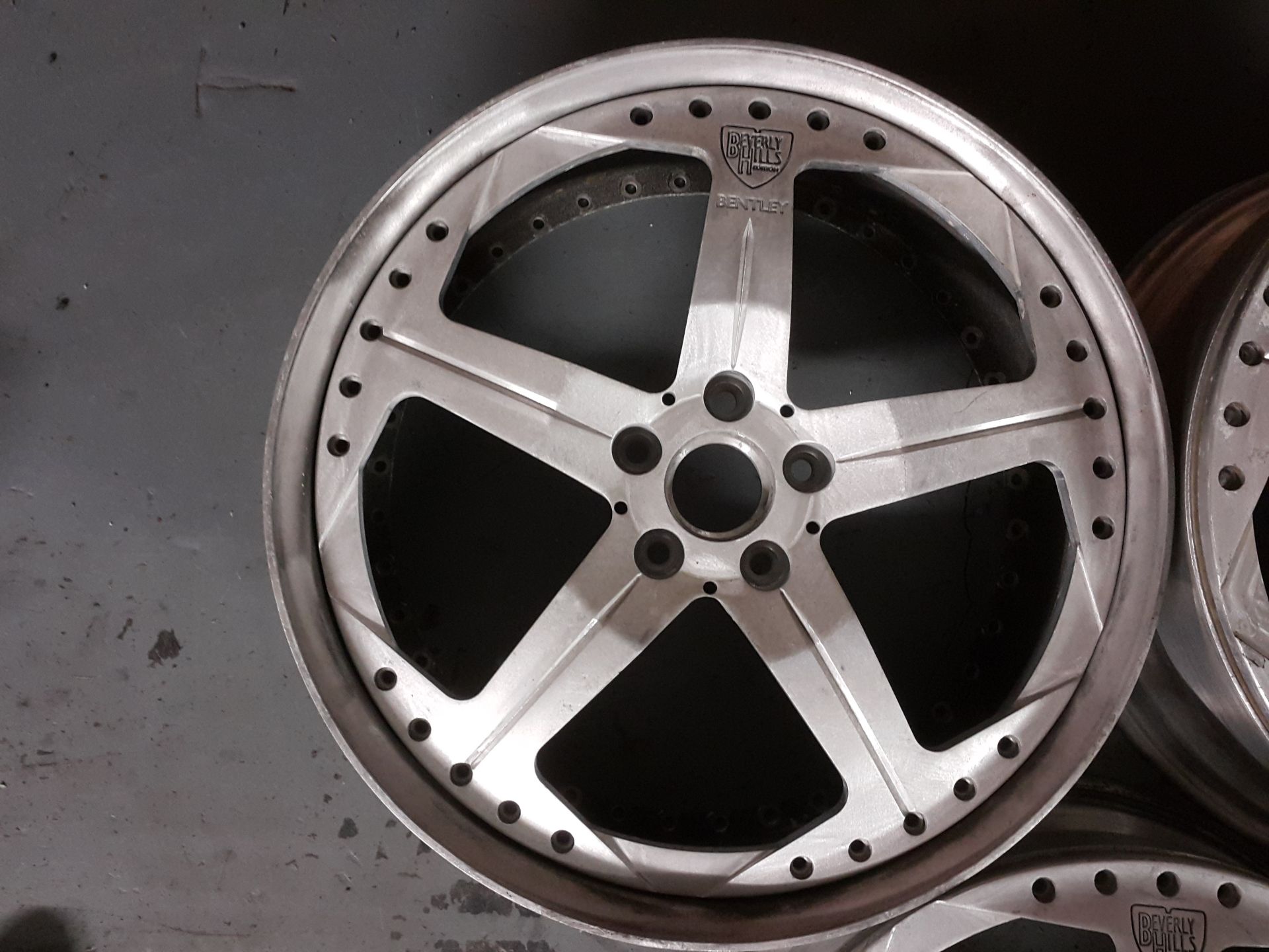 4 X BENTLEY CONTINENTAL GT RARE BEVERLY HILLS EDITION SPLIT RIMS (NOTE 2 PARTS OF A 3 PART SET) - Image 3 of 6