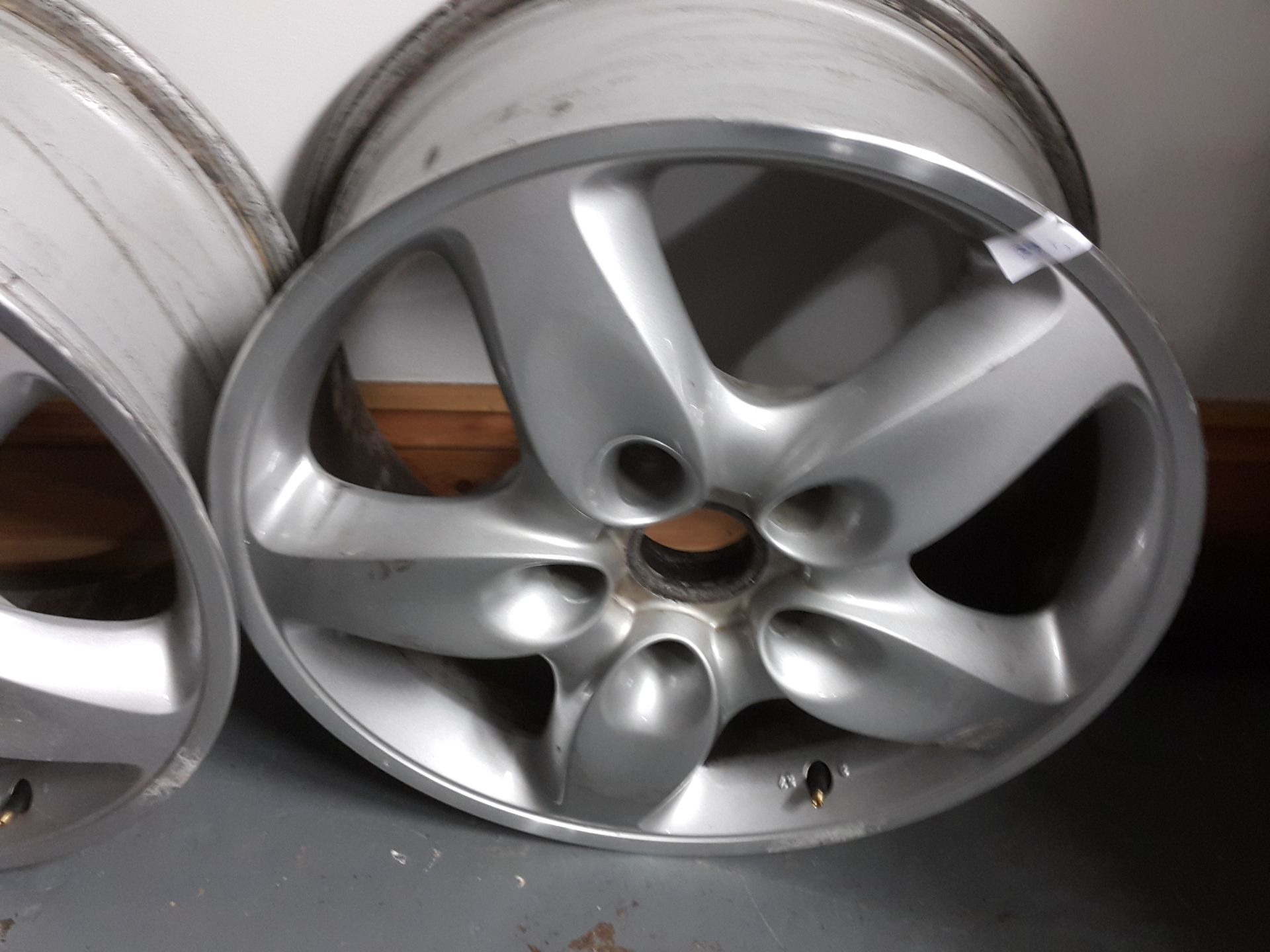 4 X PORSCHE CAYENNE TURBO 18" ALLOY WHEELS - Image 5 of 5