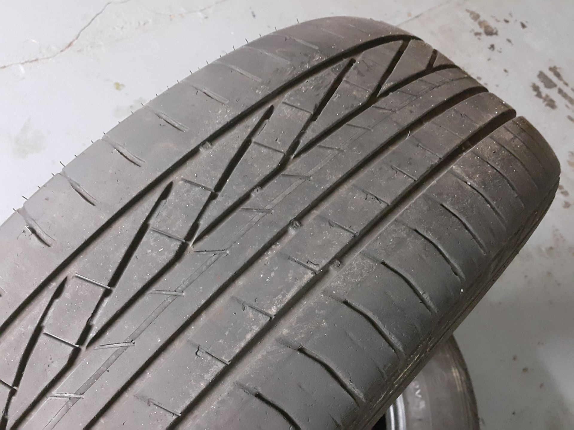 2 X GOODYEAR EXCELLENCE 16" TYRES 215/60/R16 - Image 2 of 3