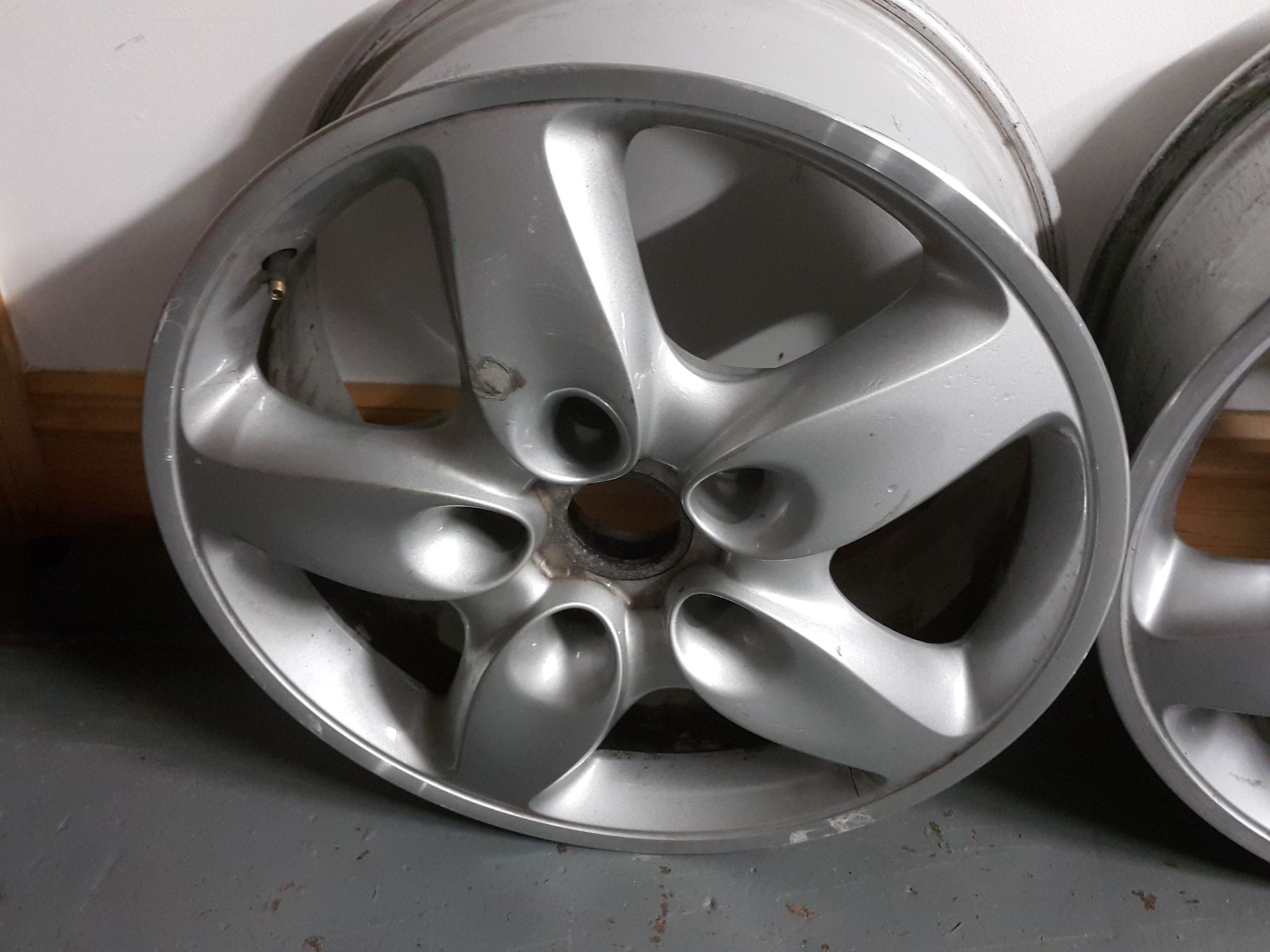 4 X PORSCHE CAYENNE TURBO 18" ALLOY WHEELS - Image 2 of 5