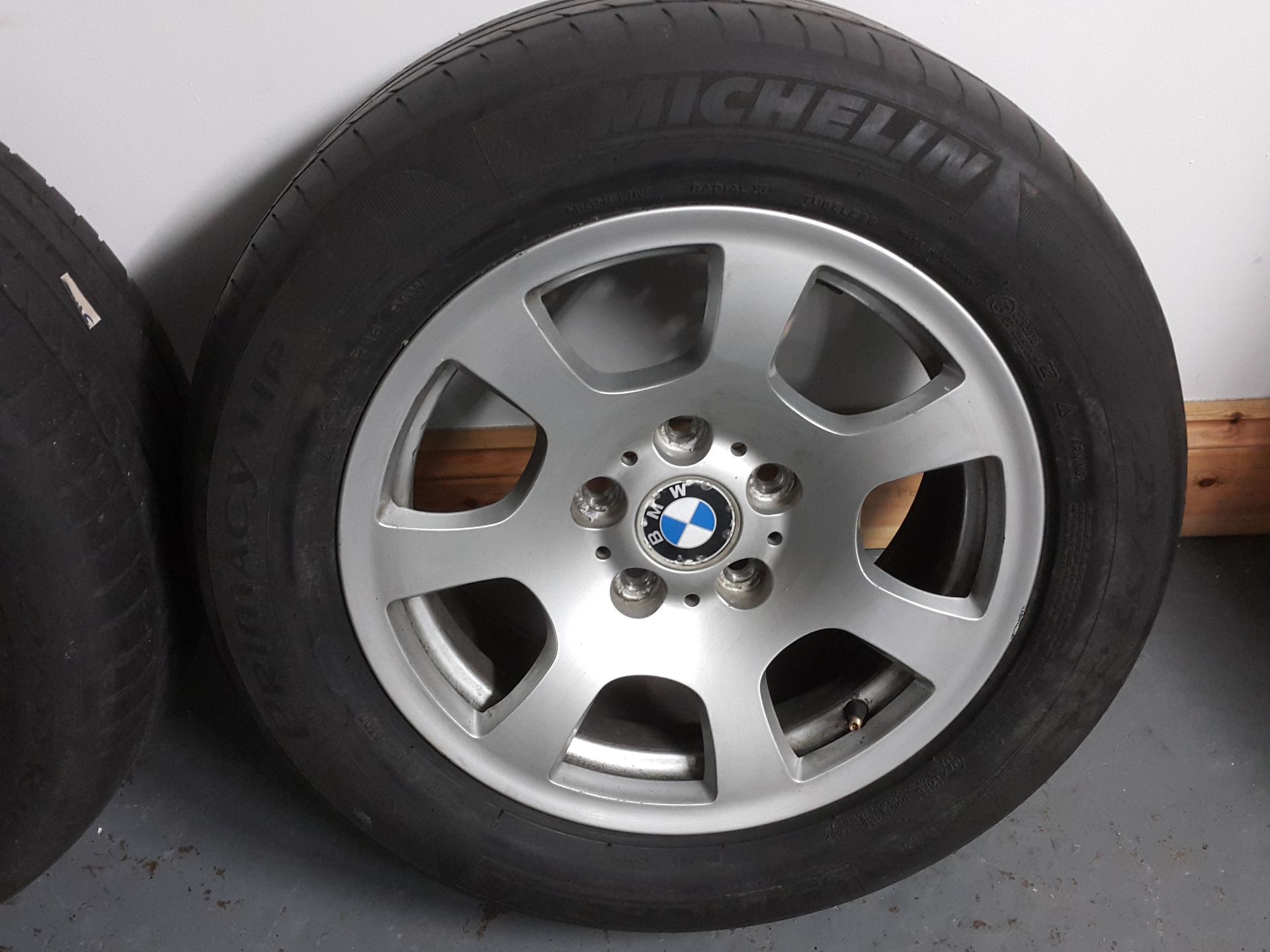 4 X BMW 5 SERIES 16" ALLOY WHEELS WITH TYRES 225/55/R16 - Image 6 of 9