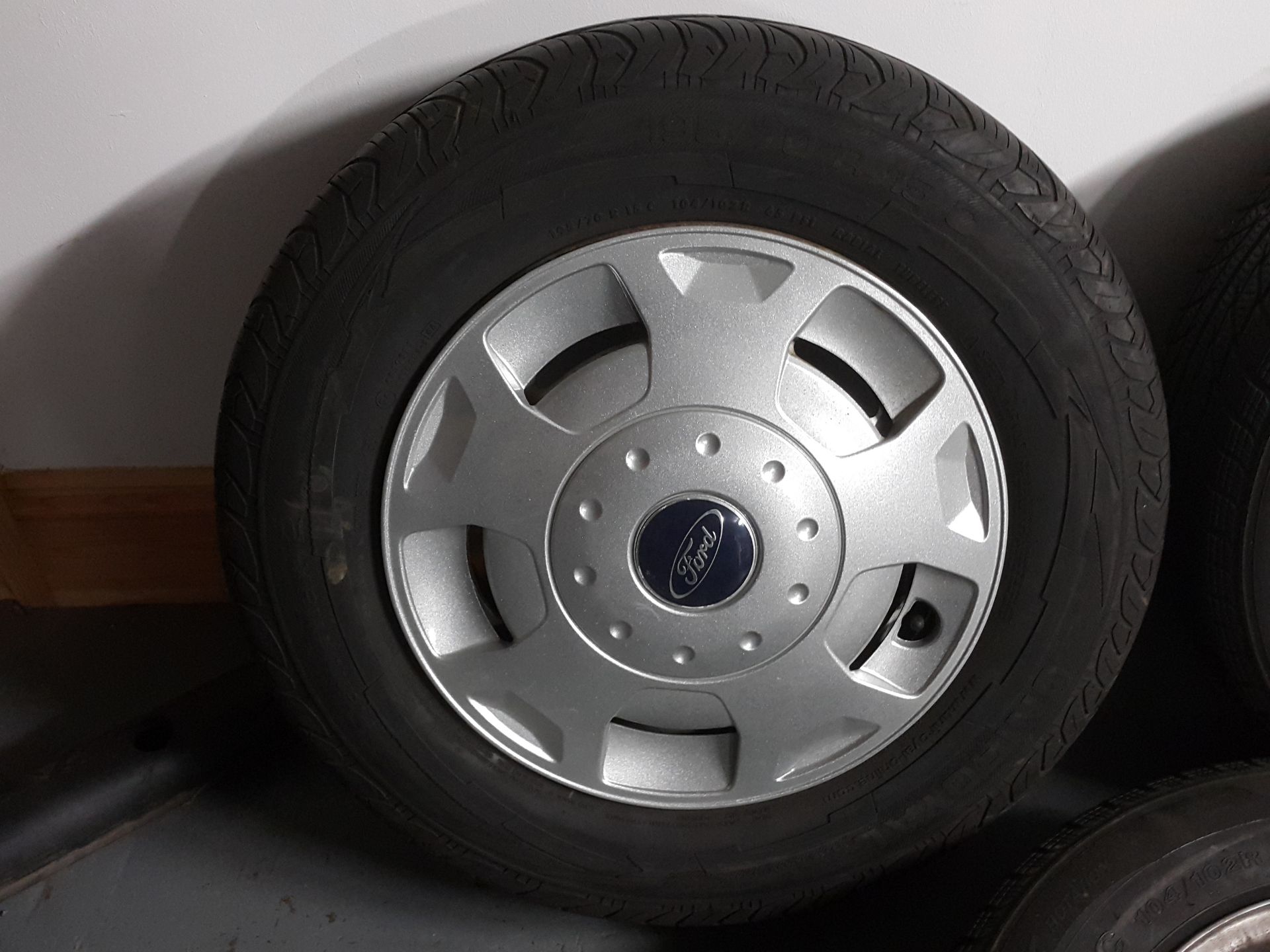 4 X FORD TRANSIT 15" STEEL RIMS WITH TYRES 195/70/R15 (2 UNIROYAL 2 OTHERS) - Image 2 of 9