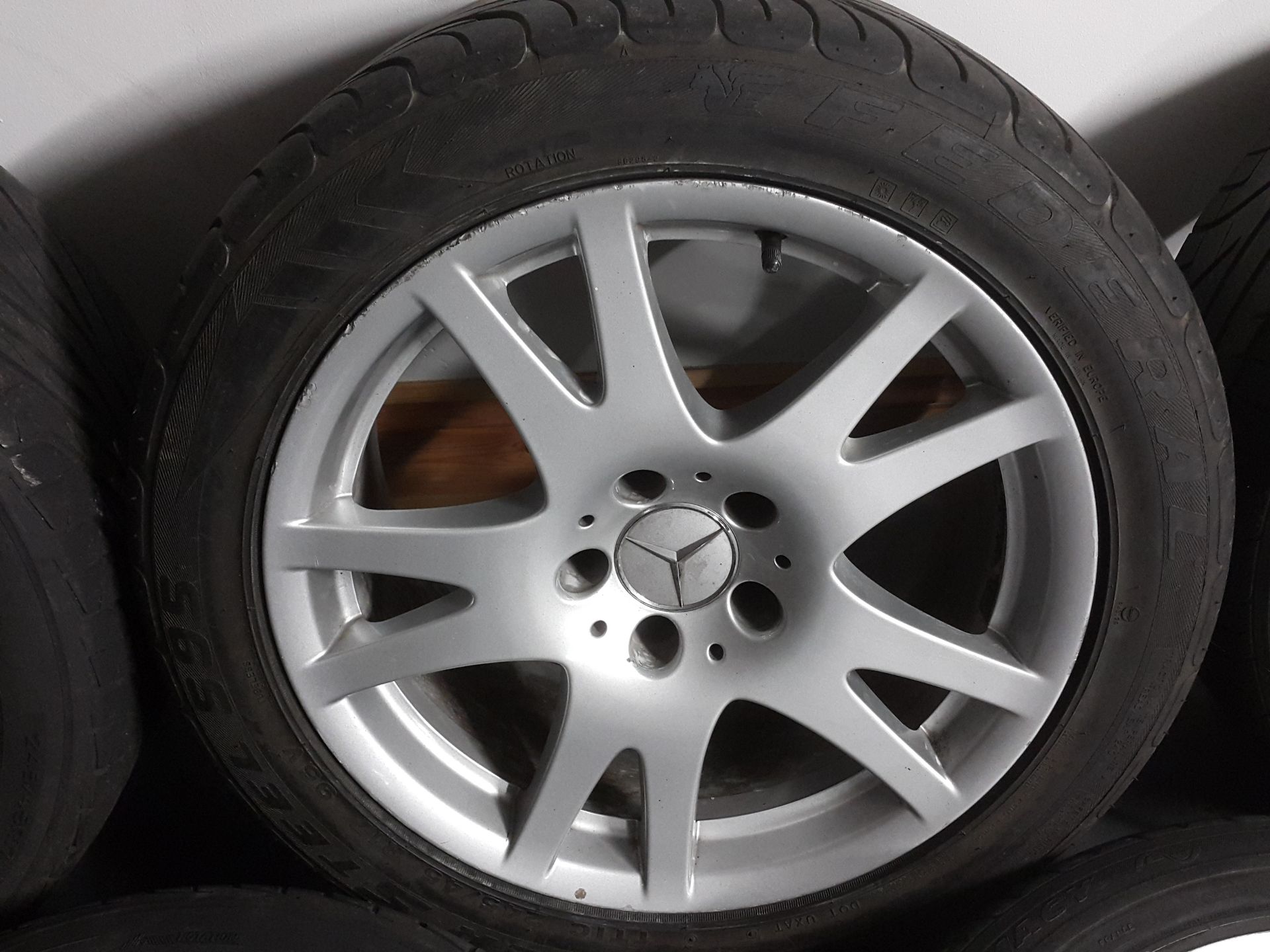 5 X MERCEDES CLS W219 17" ALLOY WHEELS WITH TYRES 245/45/R17 - Image 4 of 11