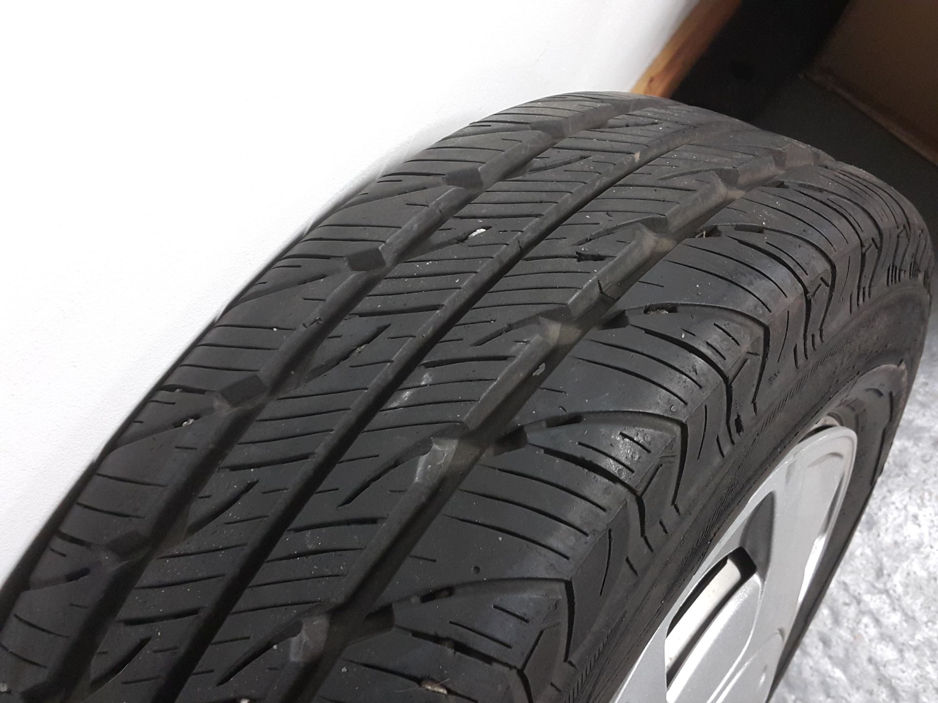 4 X FORD TRANSIT 15" STEEL RIMS WITH TYRES 195/70/R15 (2 UNIROYAL 2 OTHERS) - Image 7 of 9