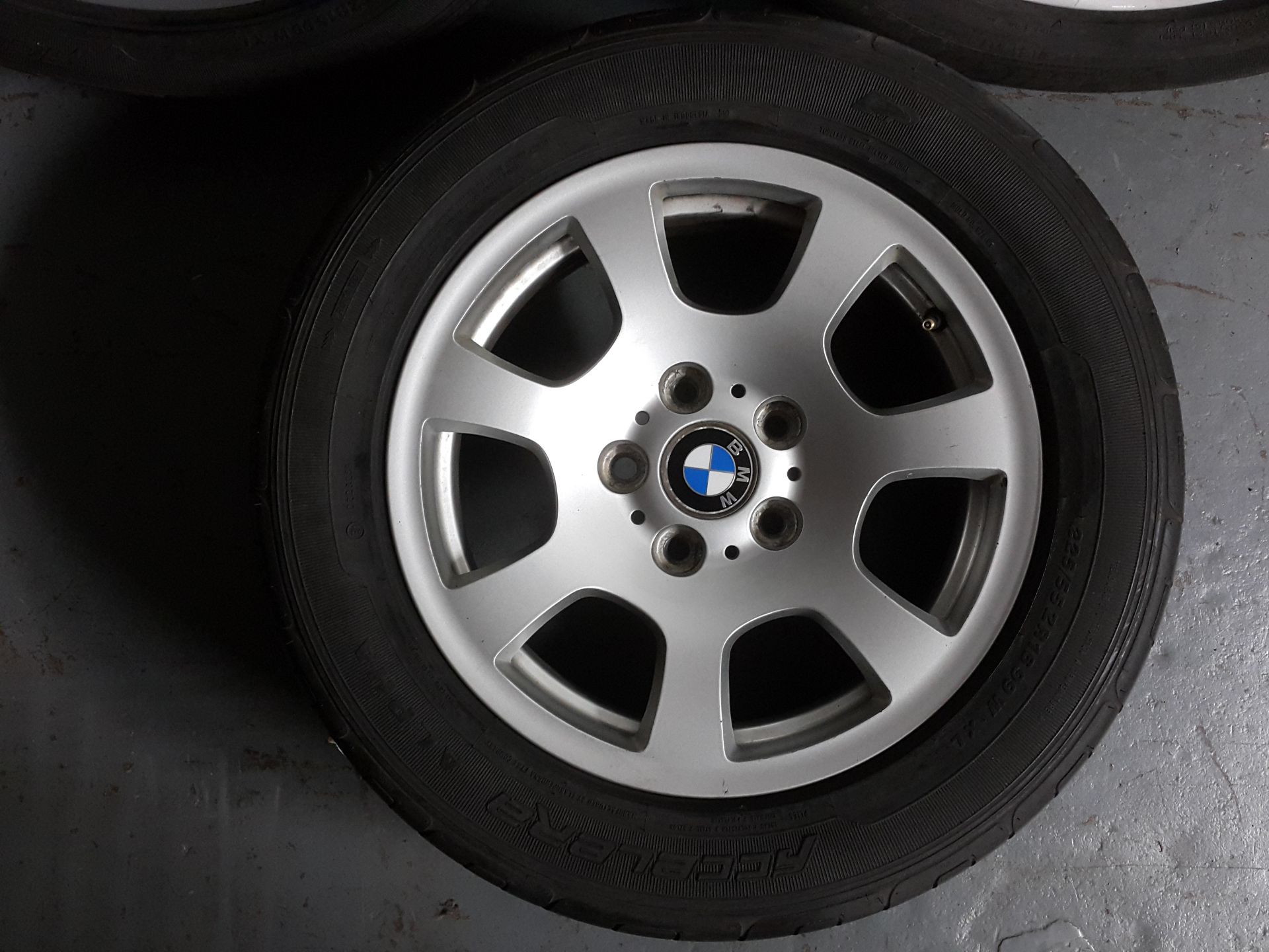4 X BMW 5 SERIES 16" ALLOY WHEELS WITH TYRES 225/55/R16 - Image 8 of 9
