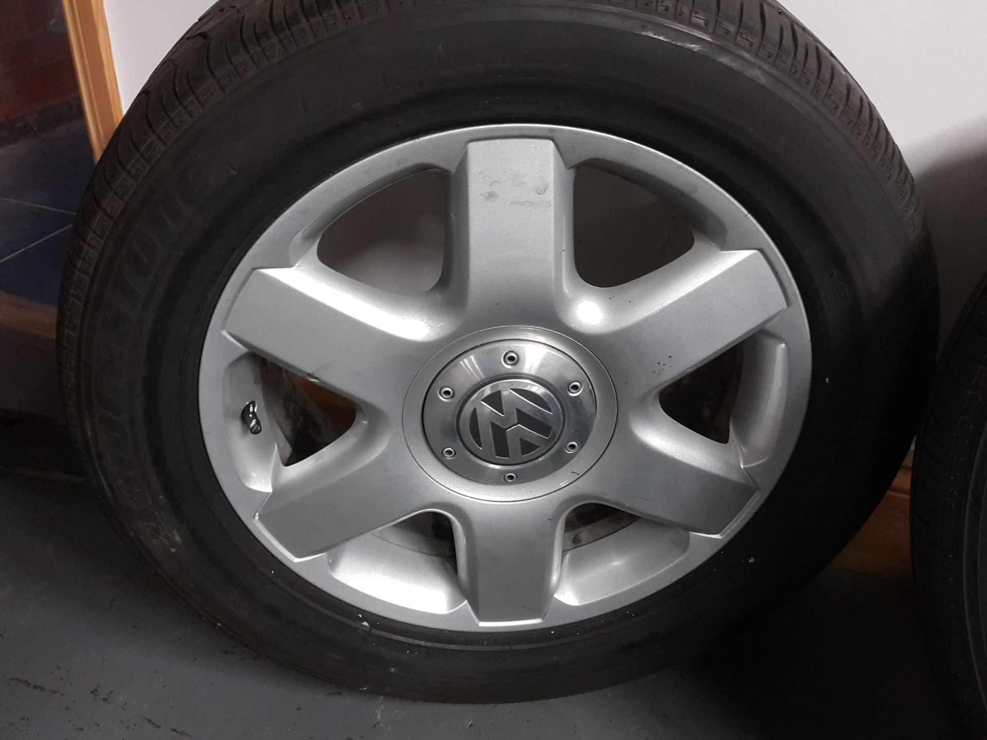 4 X VW TOUAREG 18" ALLOY WHEELS WITH BRIDGESTONE TURANZA TYRES 255/55/R18 - Image 2 of 9