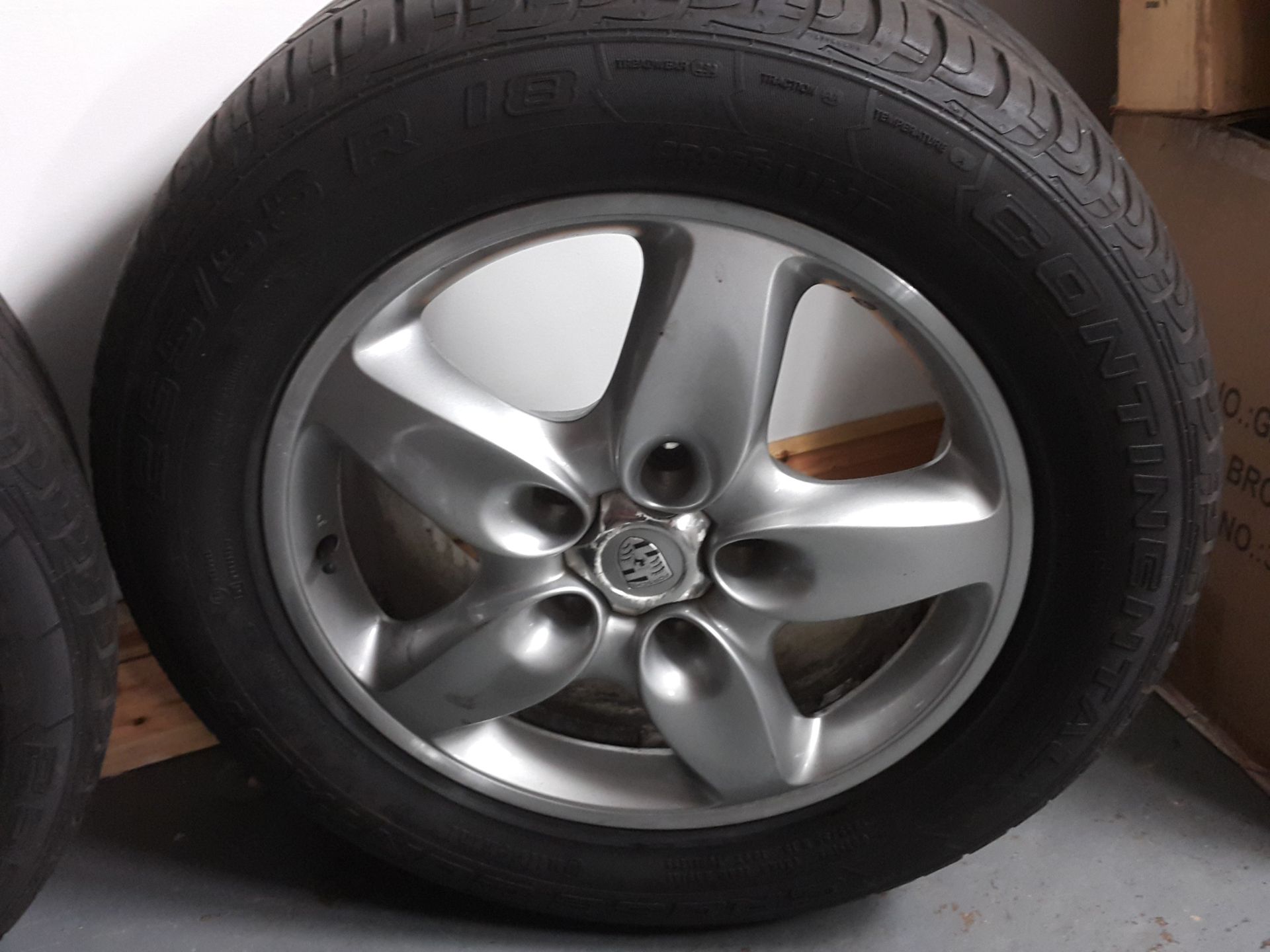 4 X PORSCHE CAYENNE TURBO 17" ALLOY WHEELS WITH CONTINENTAL TYRES 255/55/R18 - Image 6 of 9