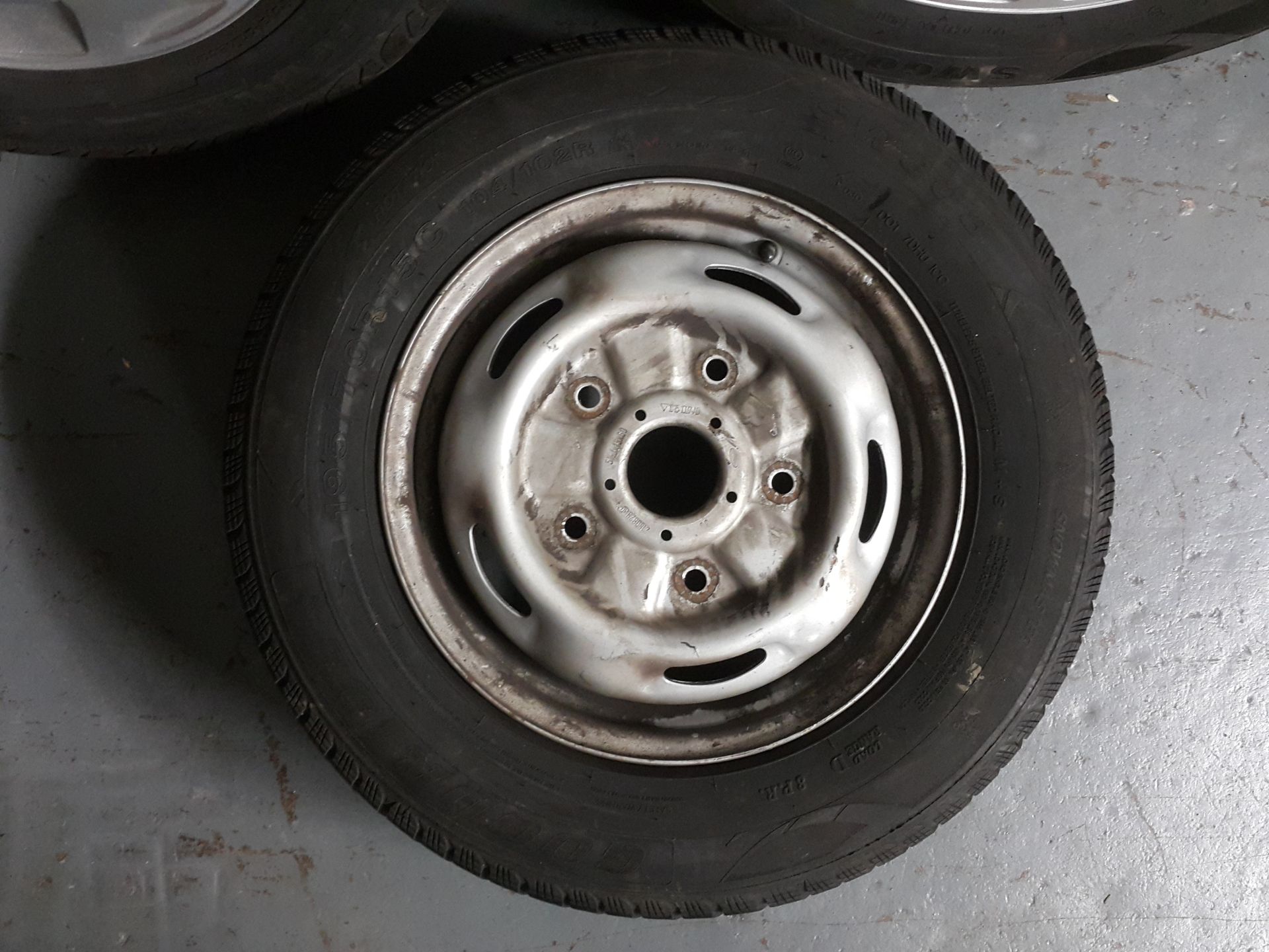 4 X FORD TRANSIT 15" STEEL RIMS WITH TYRES 195/70/R15 (2 UNIROYAL 2 OTHERS) - Image 8 of 9