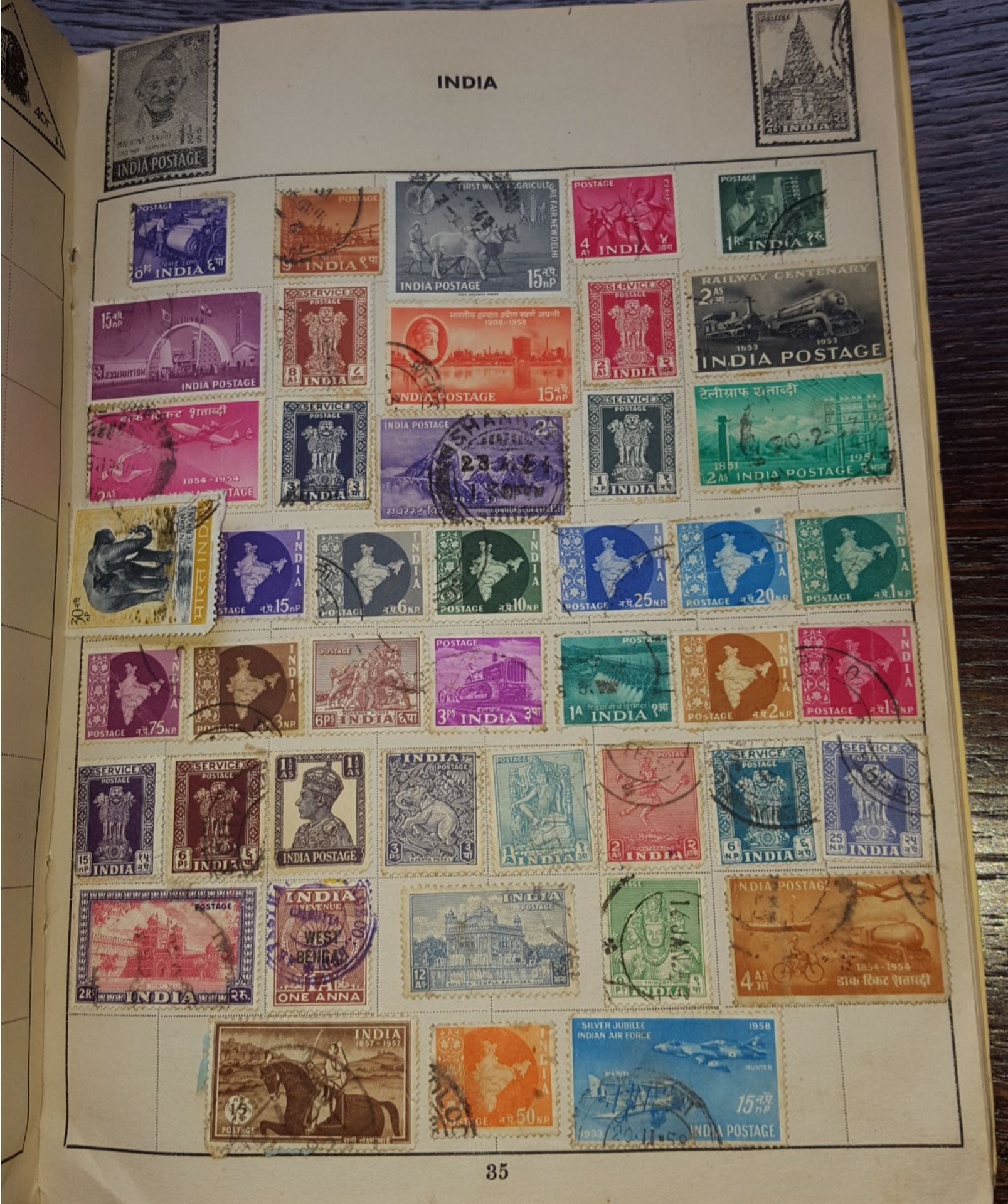 Stirling Stamp Album Plus 2 Others Approx 700 Stamps - Image 8 of 9