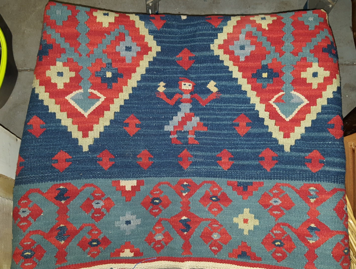 Box of Vintage Rugs & Throws - Image 3 of 10